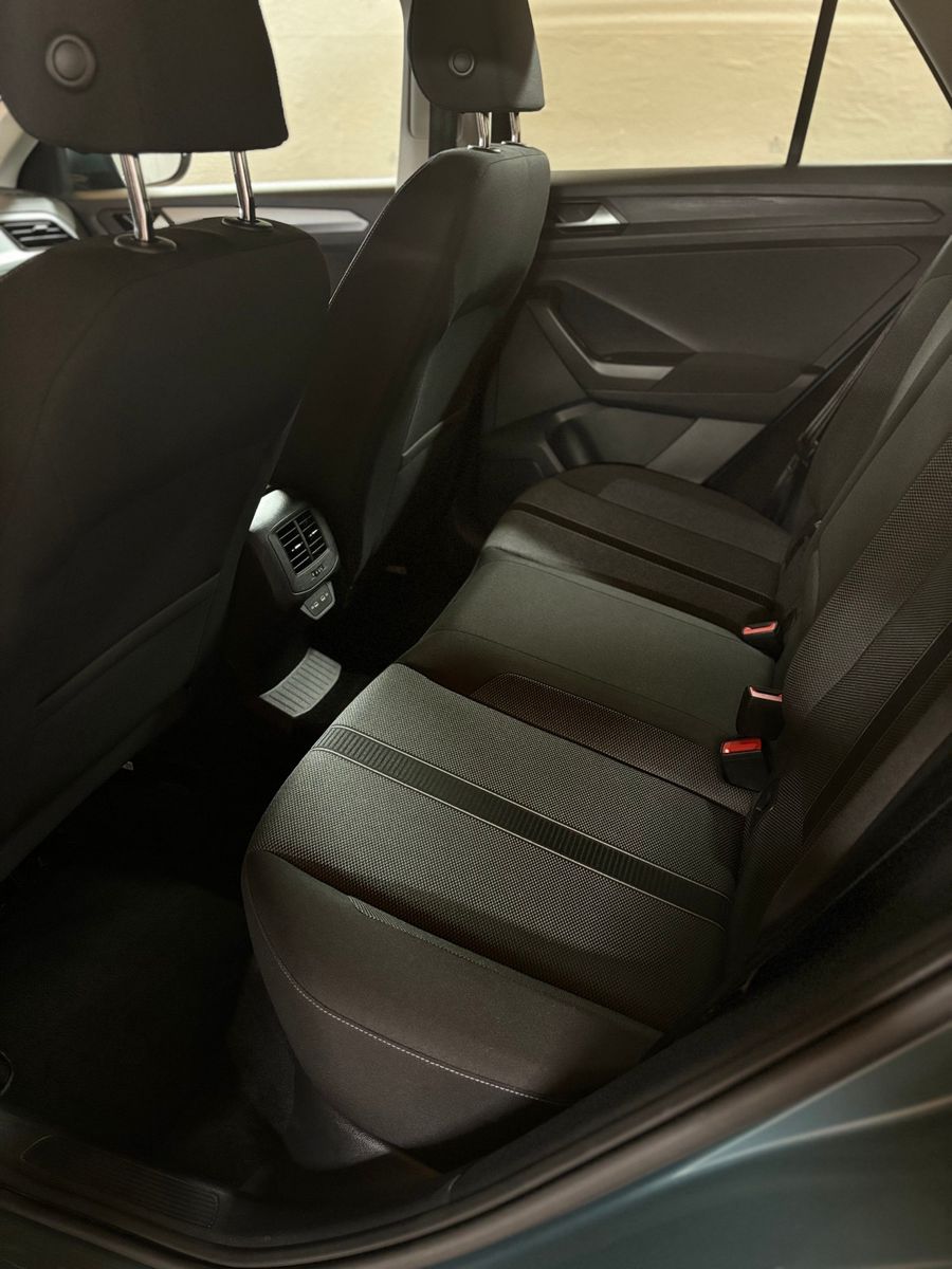 Volkswagen T-Roc Life - Samsaru's Car Outlet