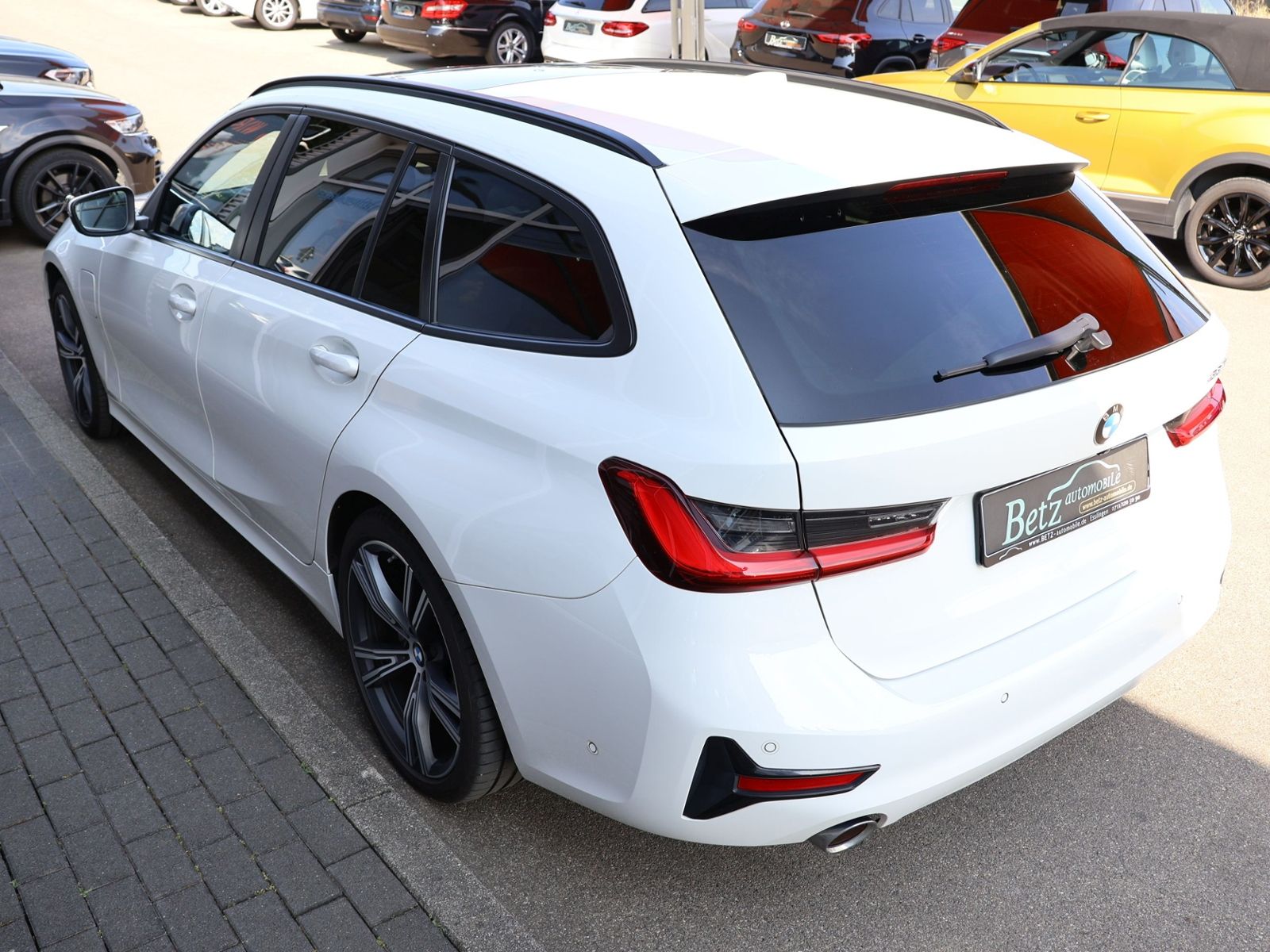 BMW 330 e Touring Advantage - Samsaru's Car Outlet