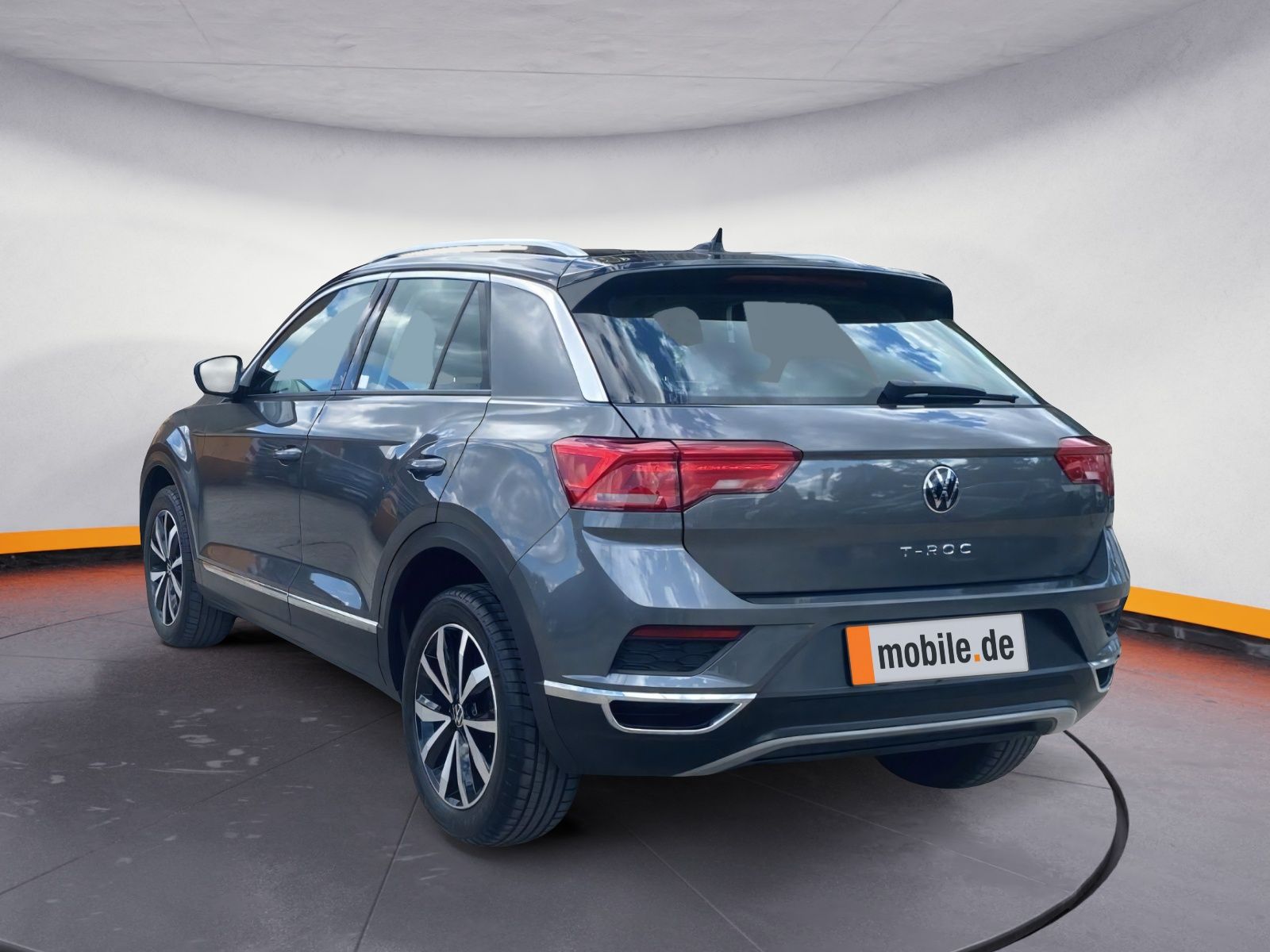 Volkswagen T-Roc 1.0 TSI Style - Samsaru's Car Outlet
