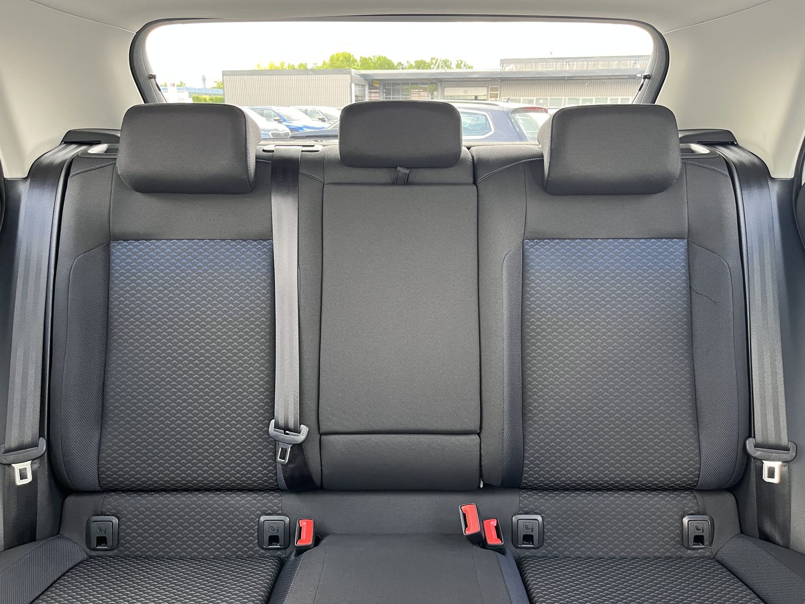 Volkswagen T-Roc 2.0 TDI DSG R-Line - Samsaru's Car Outlet