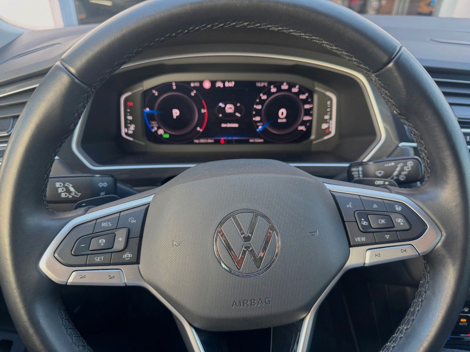 Volkswagen Tiguan Elegance 2.0 TDI Automatik - Samsaru's Car Outlet