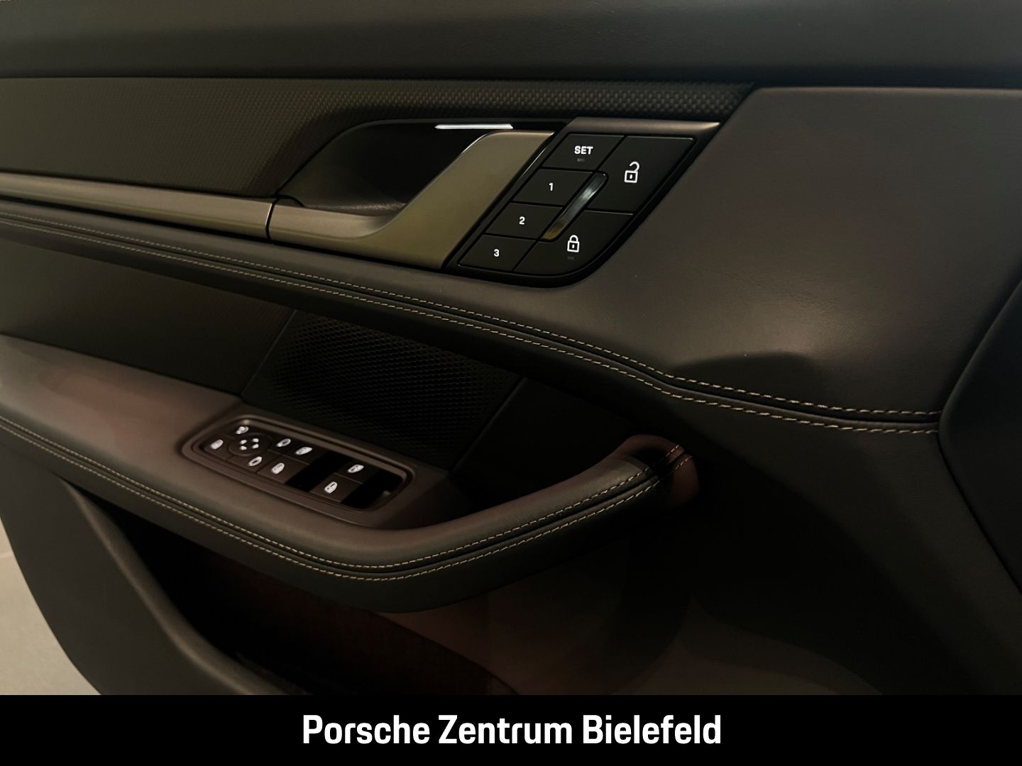 Porsche Taycan Turbo S Cross Turismo Burmester LED