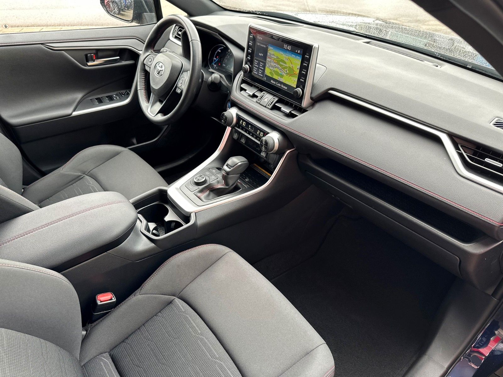 Toyota RAV 4 Plug-in Hybrid 4x4 - Samsaru's Car Outlet