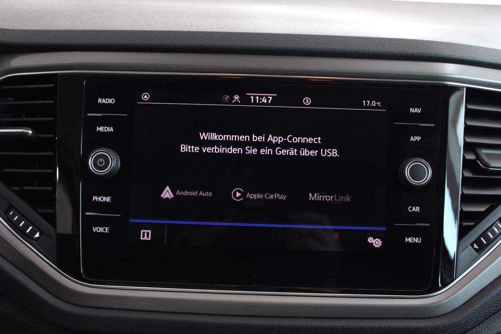 Volkswagen T-Roc 1.5 TSI Style - Samsaru's Car Outlet