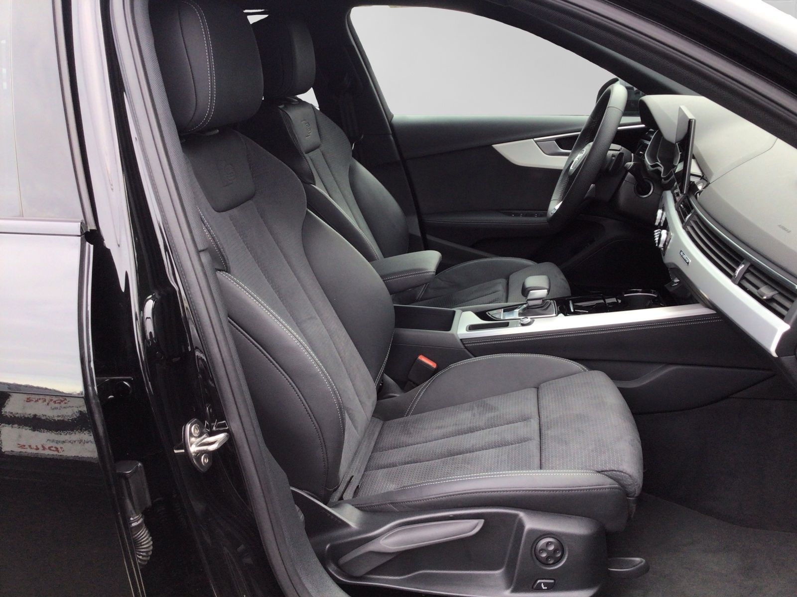 Audi A4 Avant 40 TFSI Q 2x S LINE AHK LM19 MATRIX-LED
