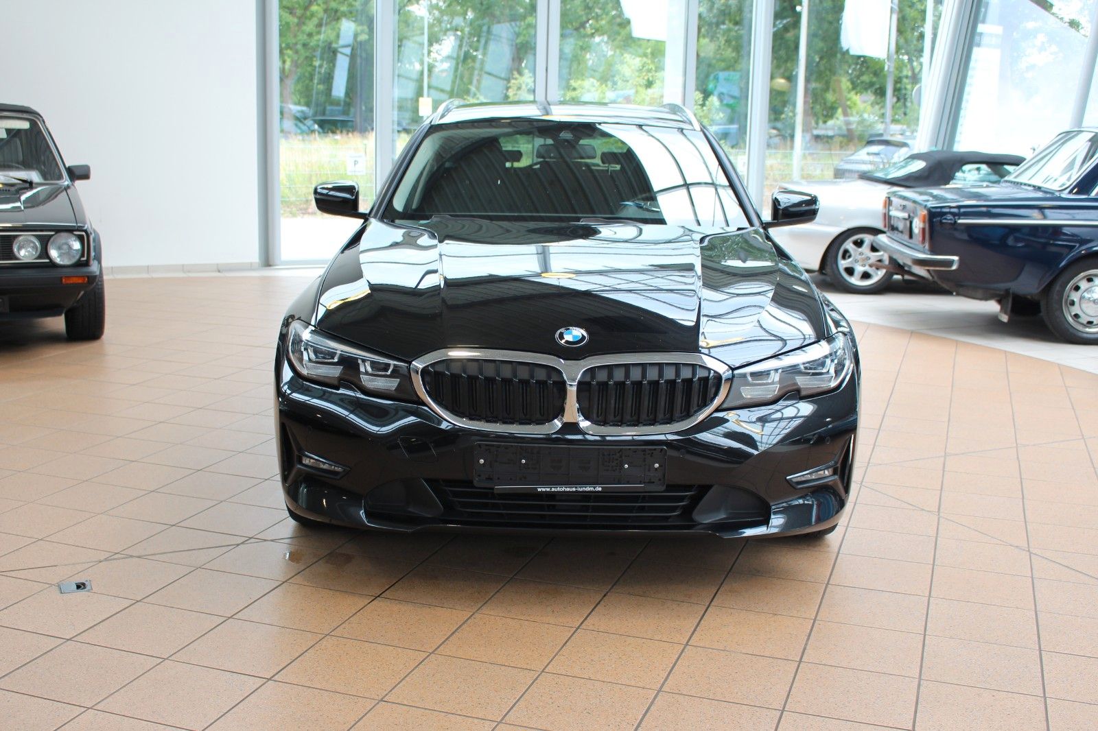 BMW 318d Touring Advantage - Samsaru's Car Outlet