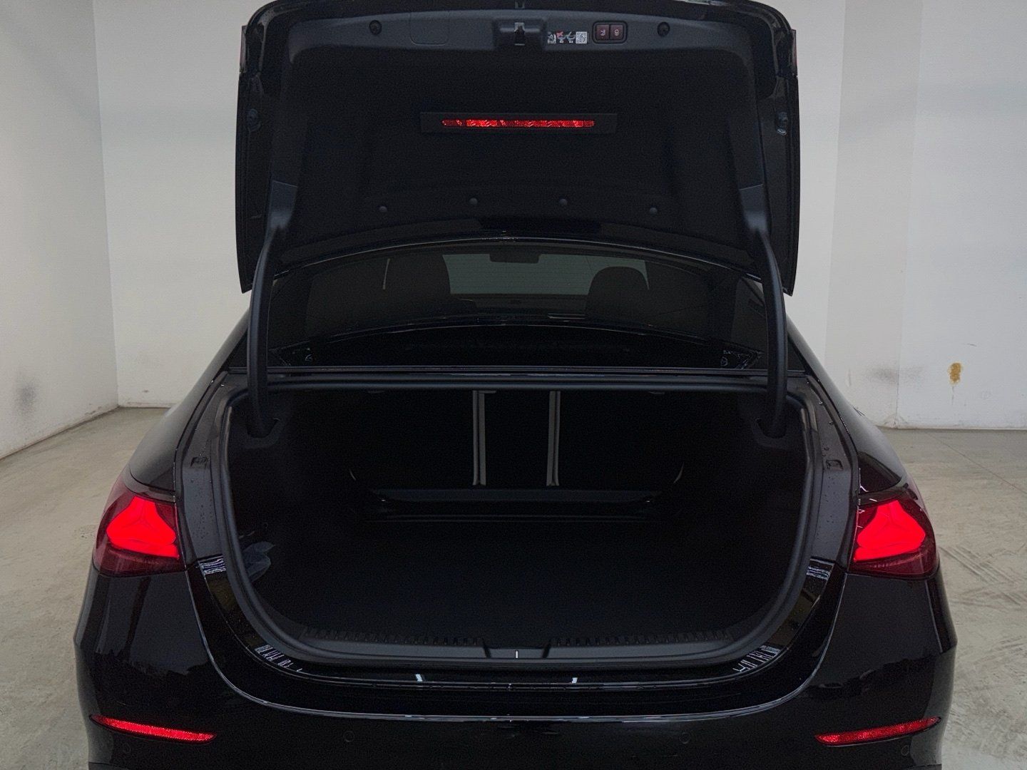 Mercedes-Benz E 450 d 4M AMG Night Superscreen Panorama 20"
