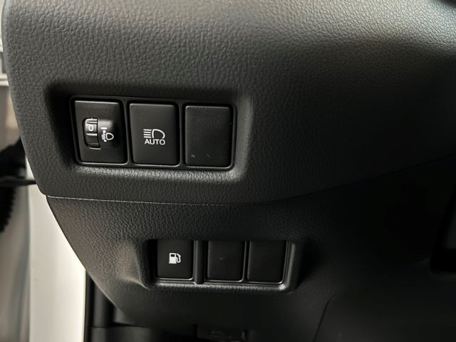 Toyota C-HR Hybrid Flow - Samsaru's Car Outlet