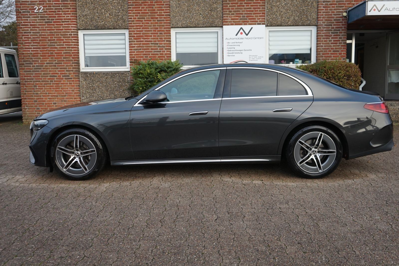 Mercedes-Benz E 220 d AMG Line Advanced - Samsaru's Car Outlet