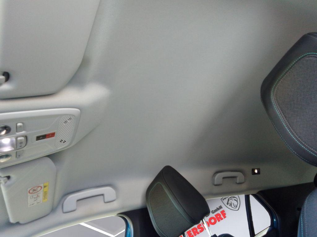 Peugeot 2008 Elektro Allure - Samsaru's Car Outlet