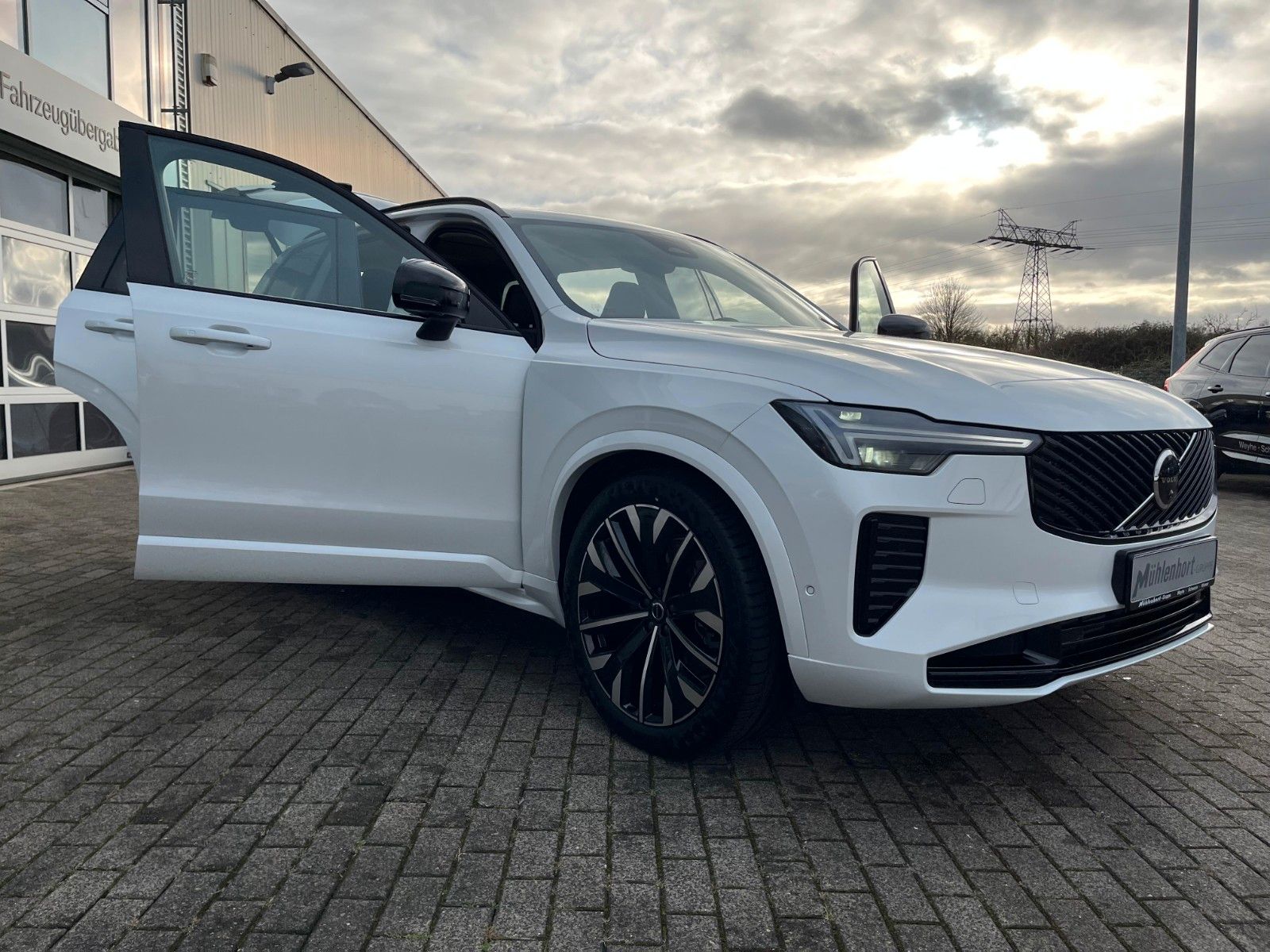 Volvo XC90 T8 AWD Geartr. ULTRA DARK - sofort lief. -