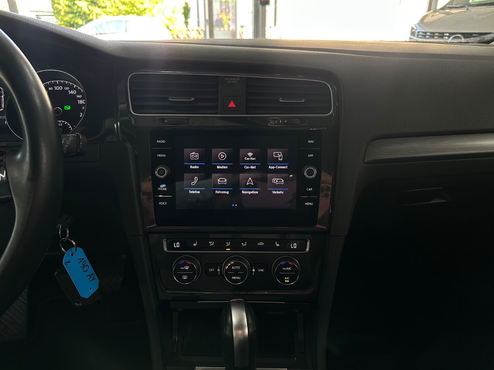 Volkswagen Golf VII 2.0 TDI Var. Comfortline - Samsaru's Car Outlet