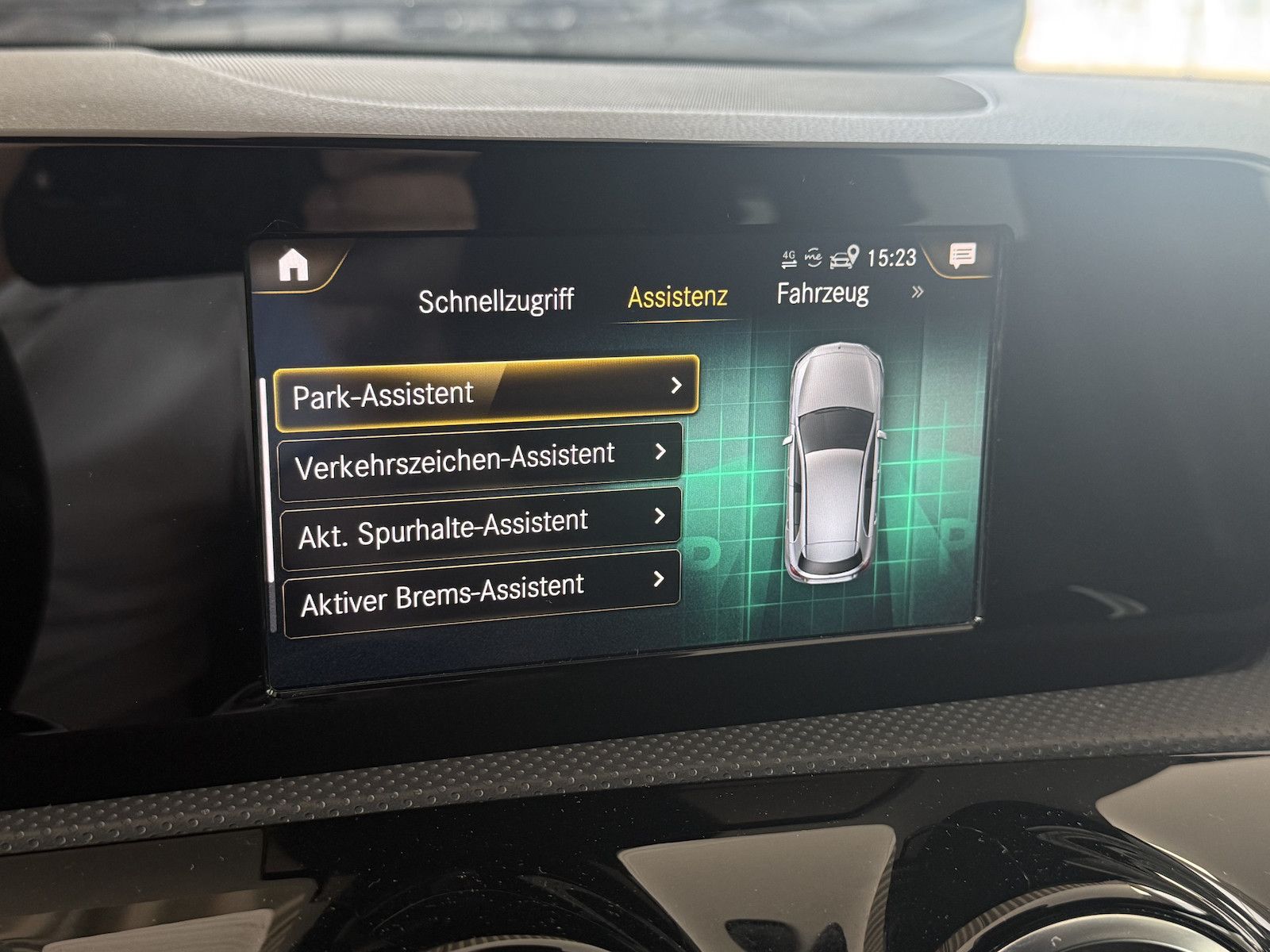 Mercedes-Benz A 250 e AMG-LINE - Samsaru's Car Outlet