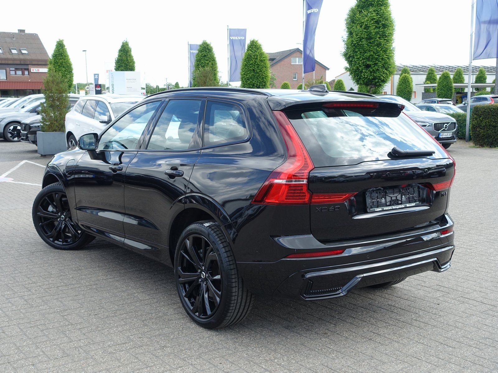 Volvo XC60 Black Edition Plus T6 AWD - Samsaru's Car Outlet