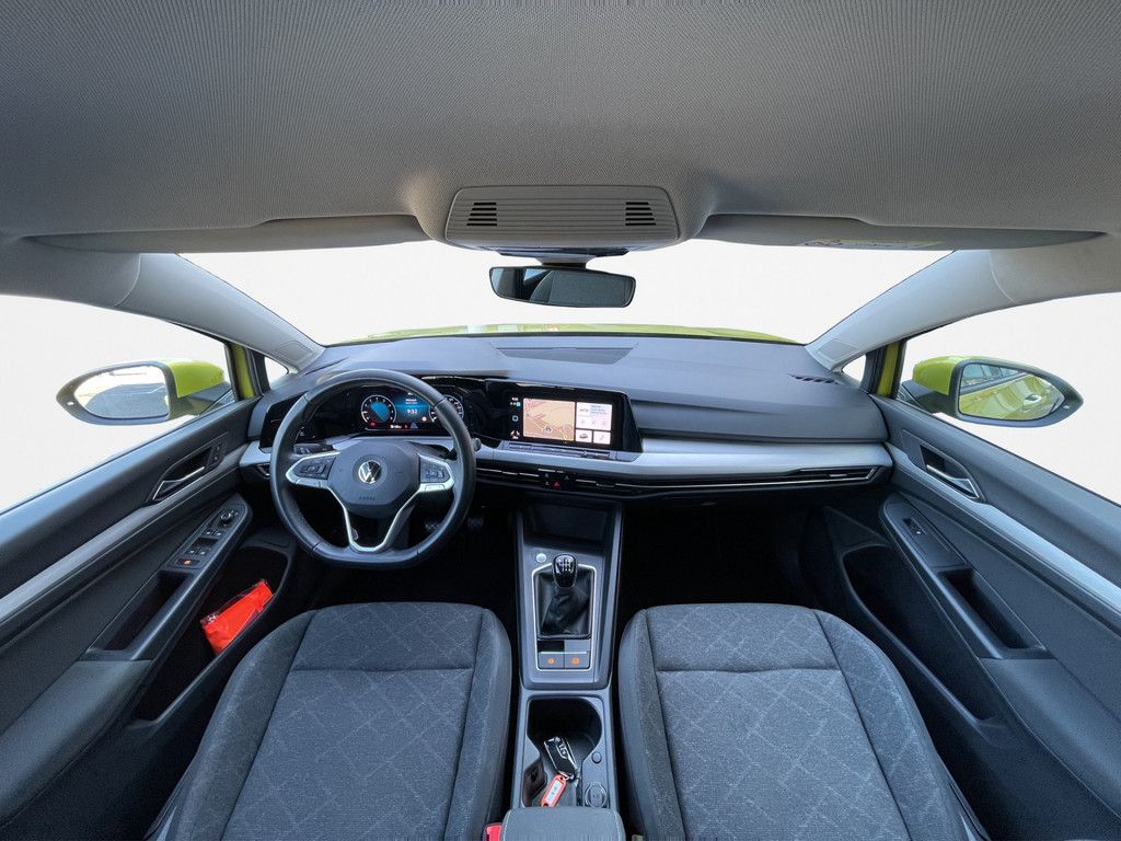 Volkswagen Golf VIII 1.5 TSI Life - Samsaru's Car Outlet