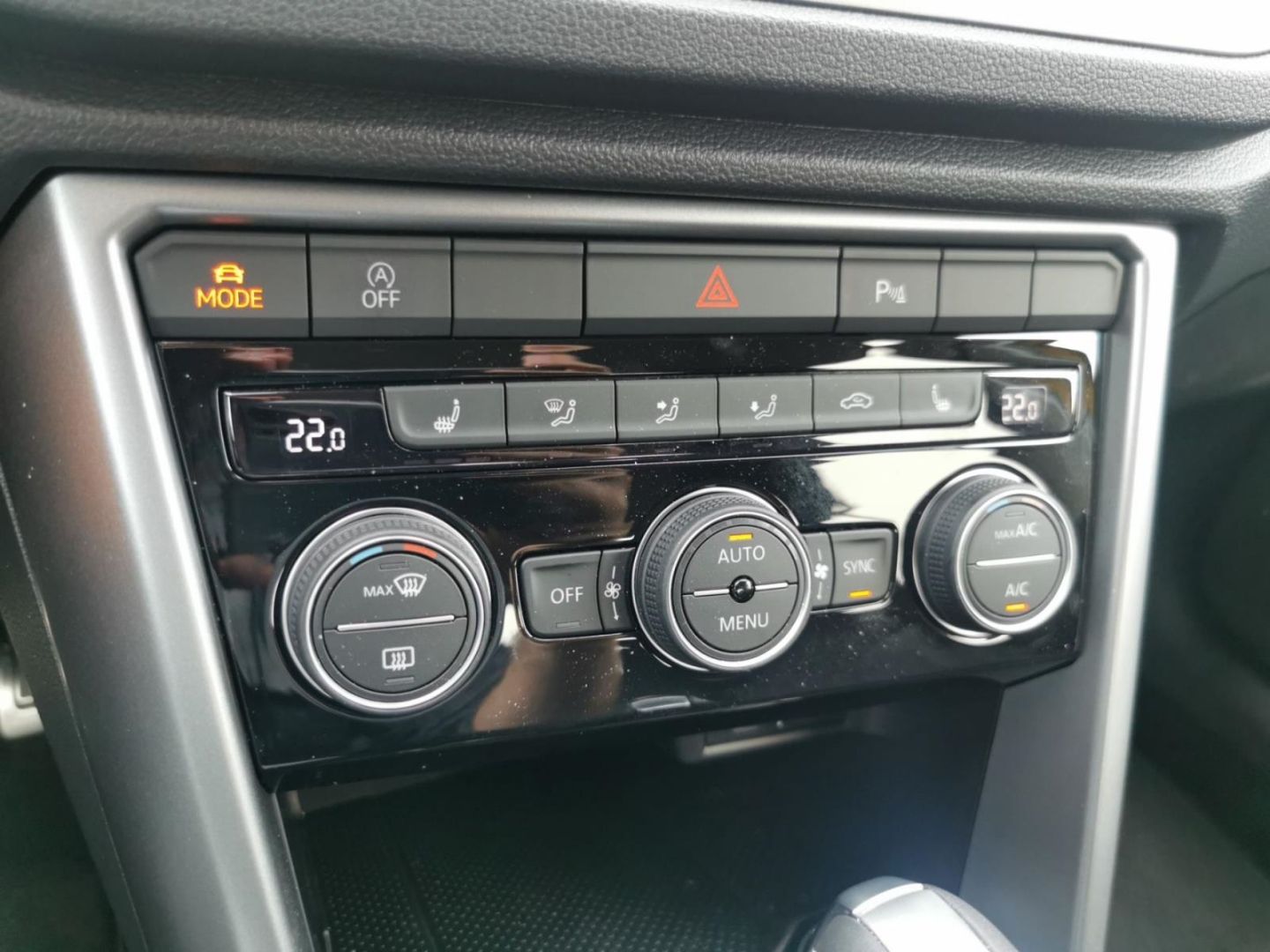 Volkswagen T-Roc Active 1.5 TSI DSG - Samsaru's Car Outlet