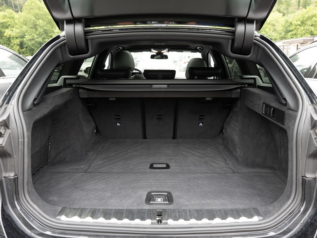 BMW 320i Touring M-Sportpaket - Samsaru's Car Outlet