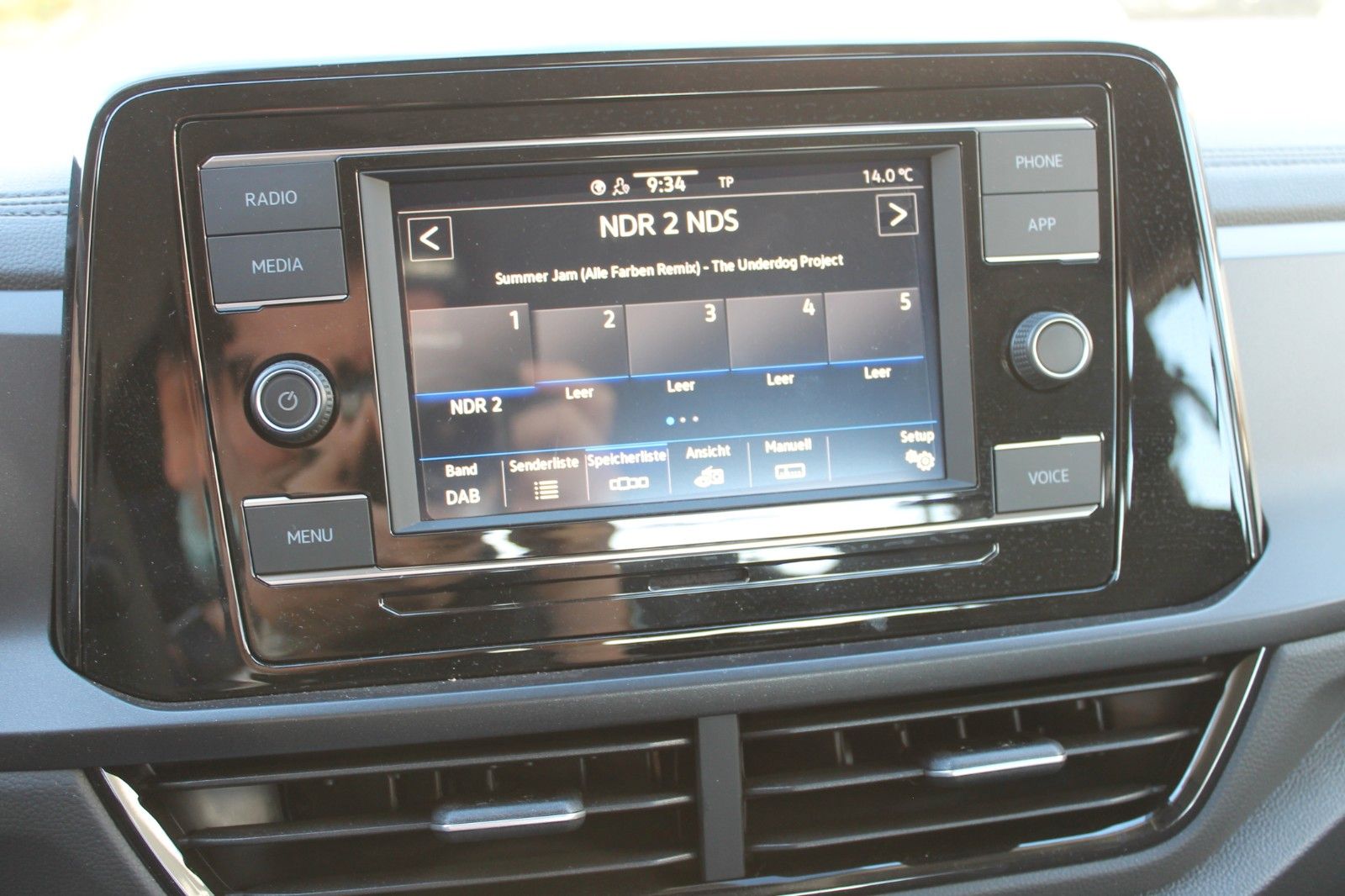 Volkswagen T-Roc 1.0 TSi - Samsaru's Car Outlet