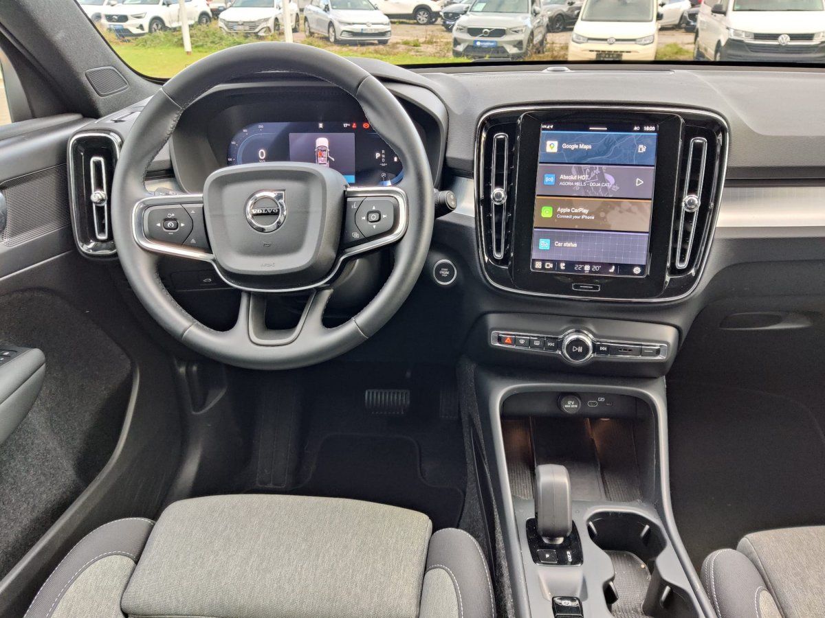 Volvo XC40 B3 Core, 360°-Kamera, Winterräder, LED