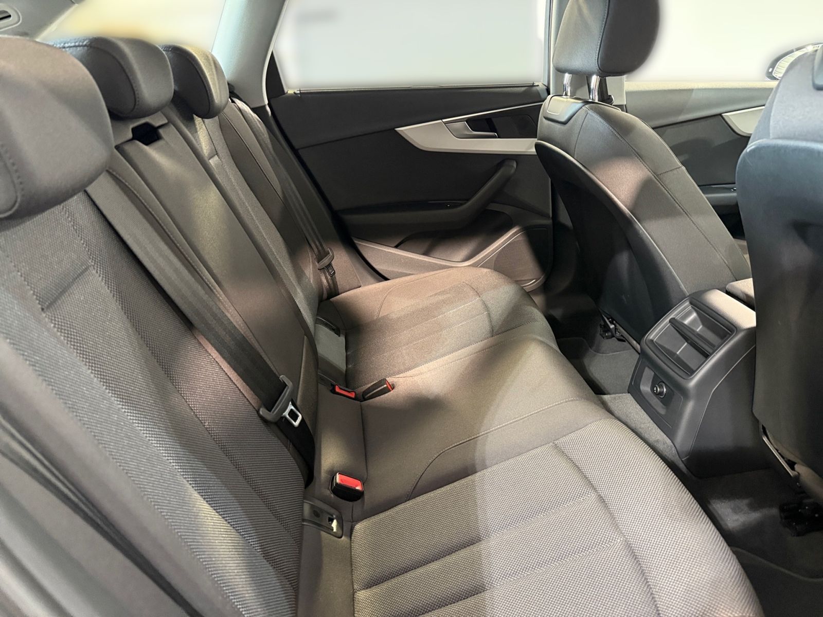 Audi A4 Avant 35 TFSI S TRONIC - Samsaru's Car Outlet