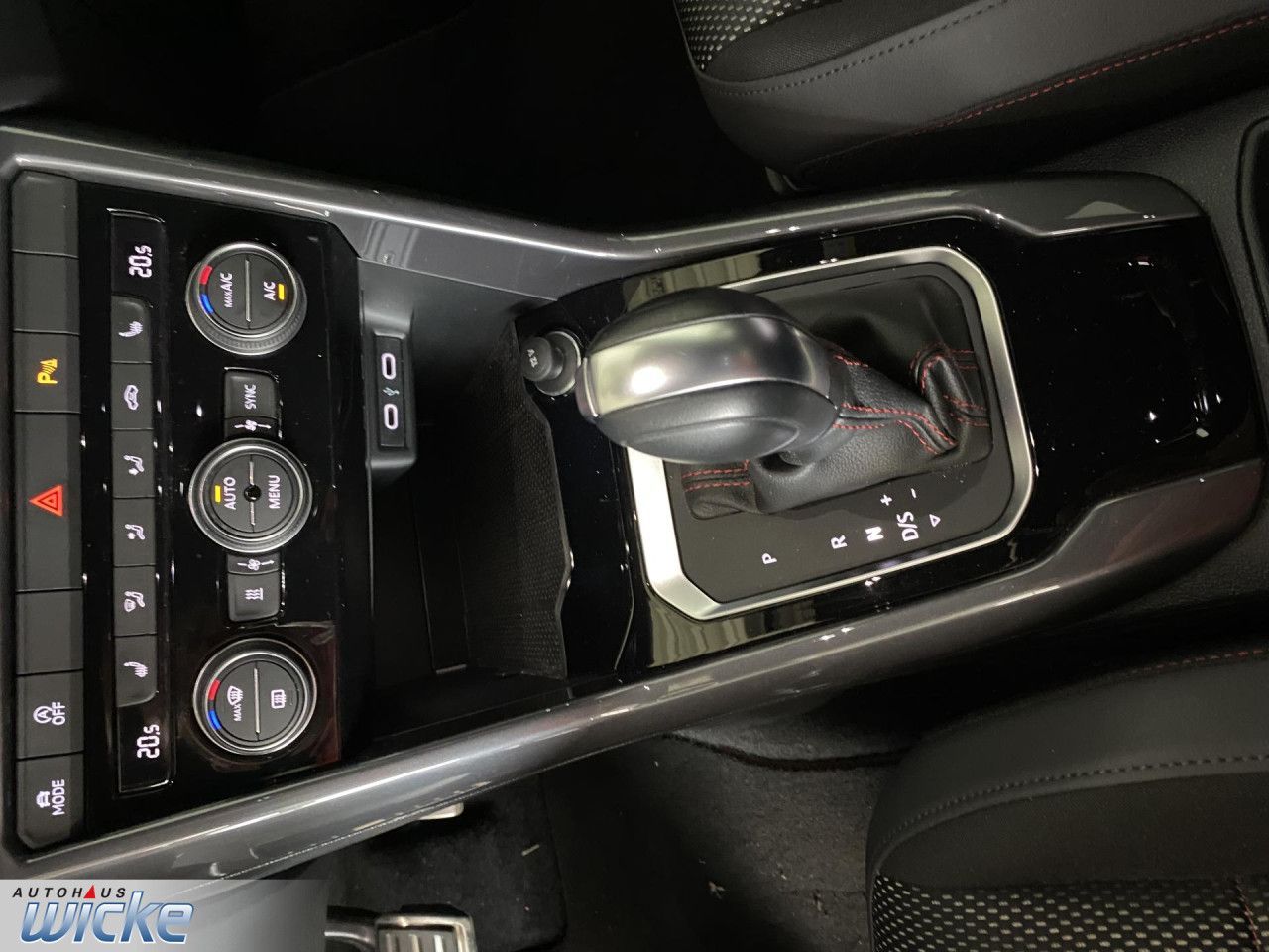 Volkswagen T-Roc 1.5 TSI DSG Sport - Samsaru's Car Outlet