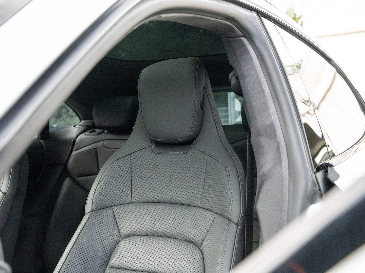 Porsche Taycan Turbo S Cross Turismo Burmester InnoDrive