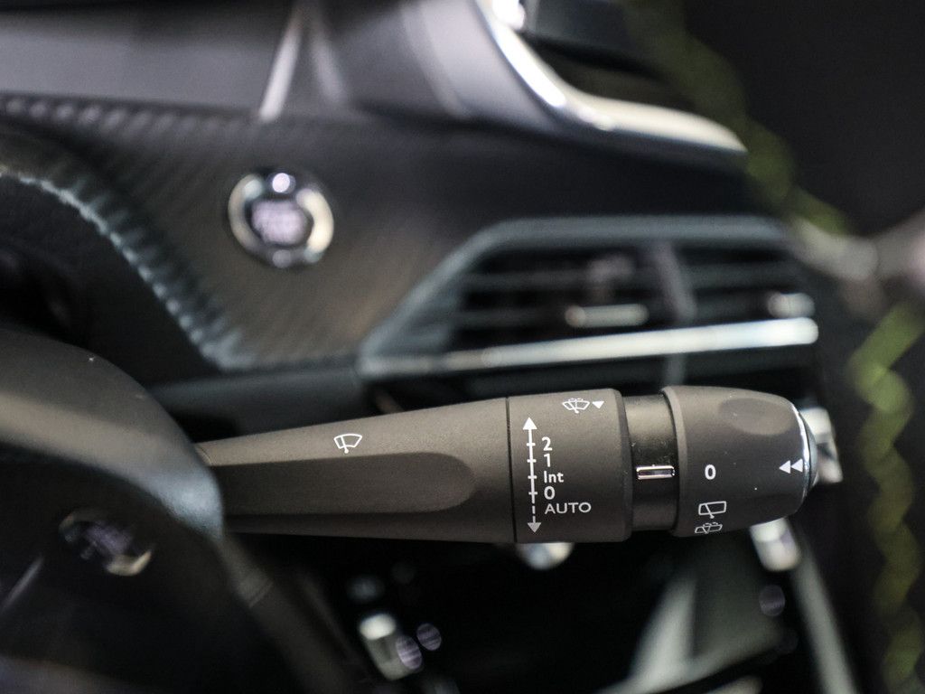 Peugeot e-208 GT-Pack - Samsaru's Car Outlet