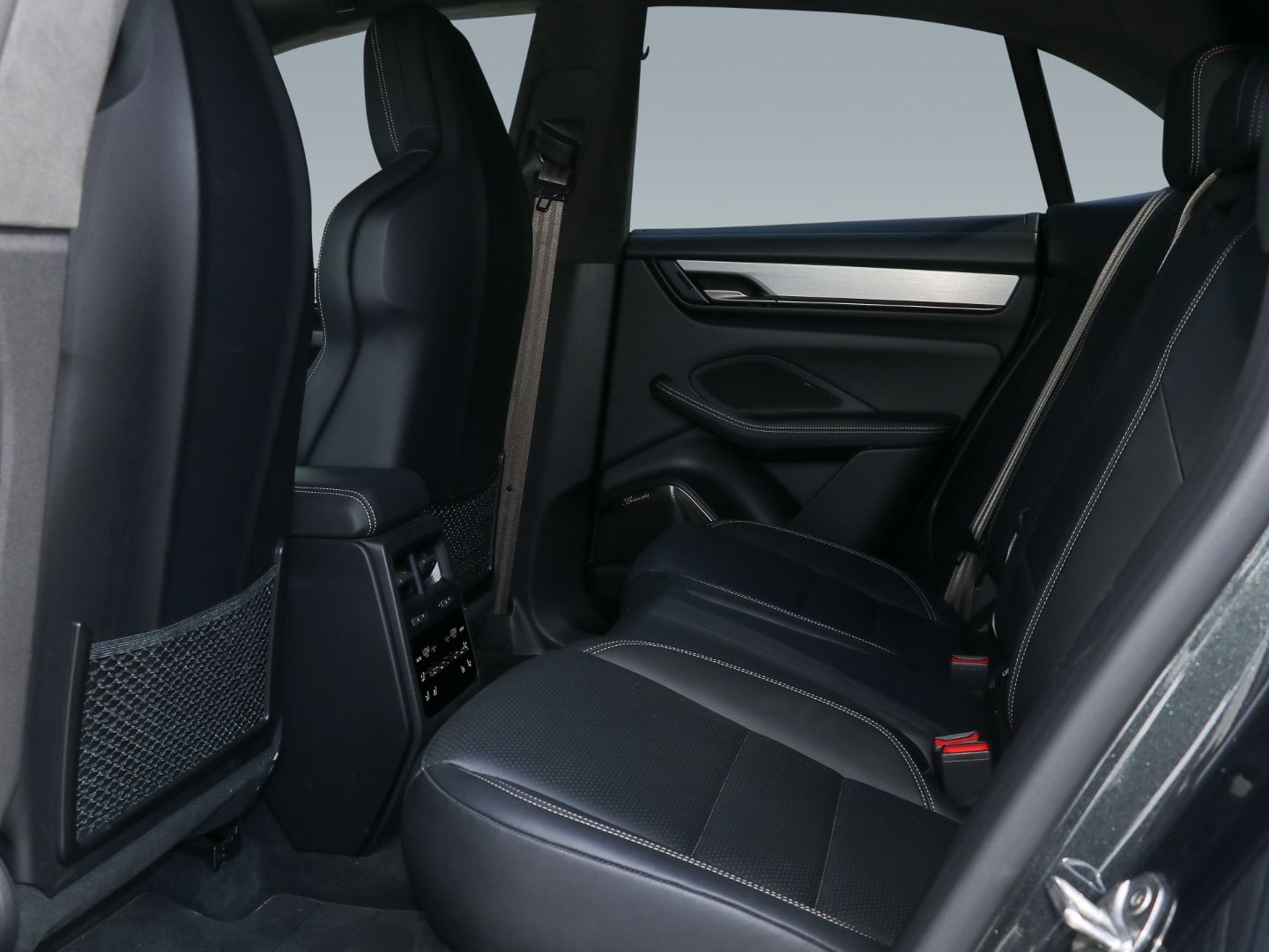 Porsche Macan Turbo Burmester InnoDrive HA-Lenkung