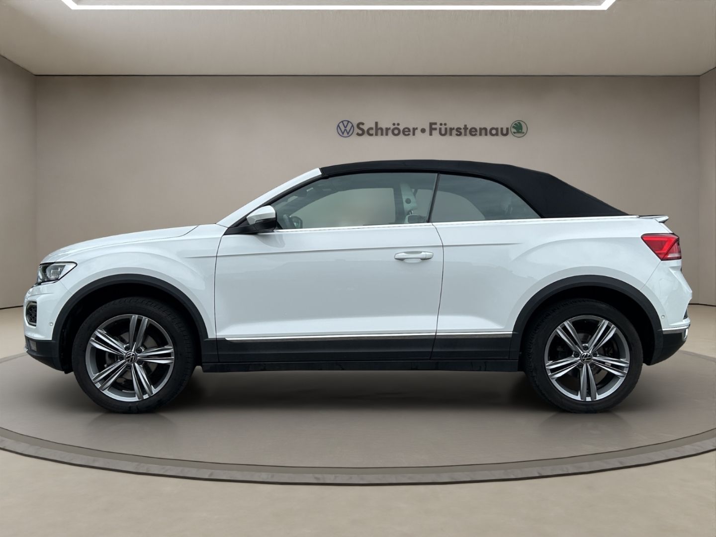 Volkswagen T-Roc Style 1.5 TSI DSG - Samsaru's Car Outlet