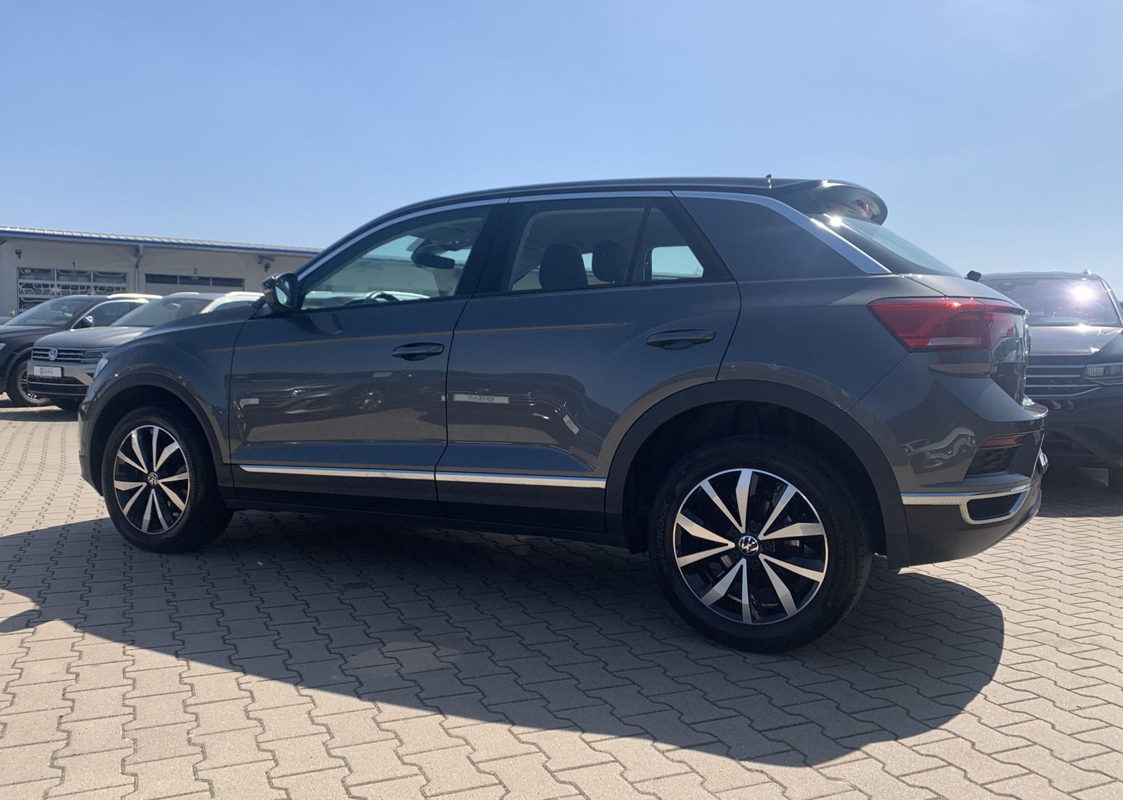 Volkswagen T-Roc 2.0 TDI Style - Samsaru's Car Outlet