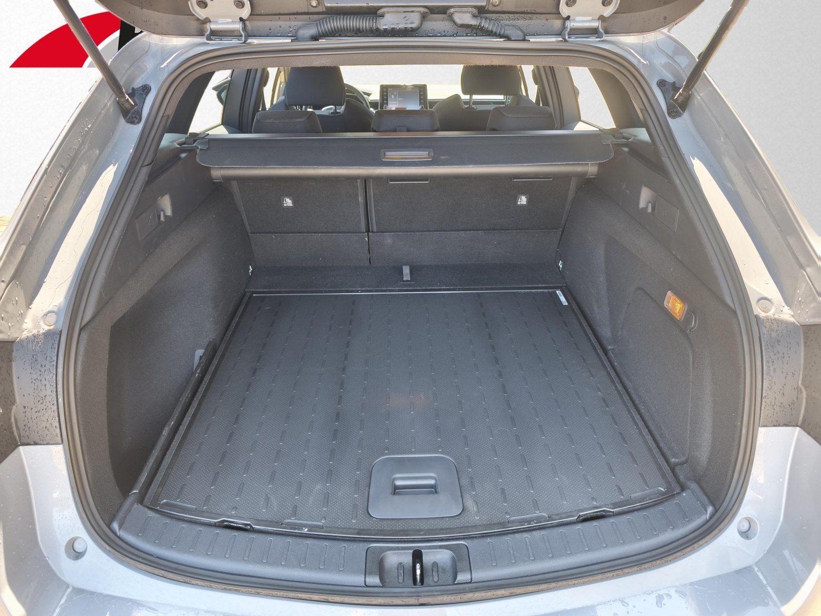 Toyota Corolla Touring Sports 2.0 Hybrid Team D - Samsaru's Car Outlet