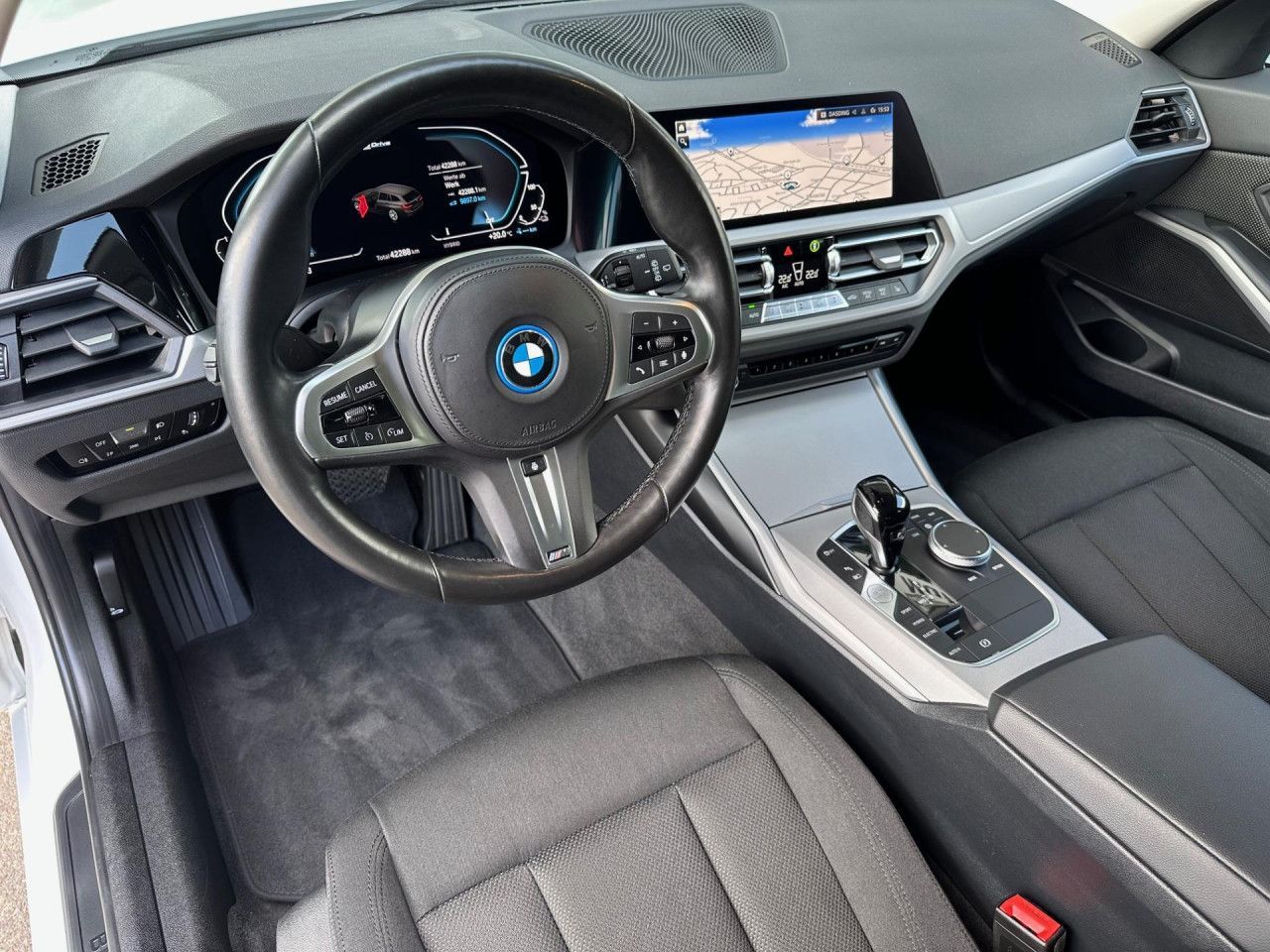 BMW 320e T. LiveProf.M - Samsaru's Car Outlet