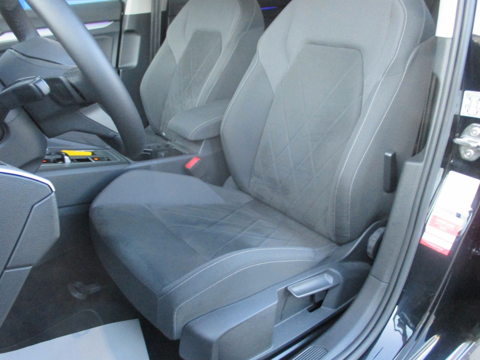 Volkswagen Golf 8 2.0 TDI DSG Life - Samsaru's Car Outlet