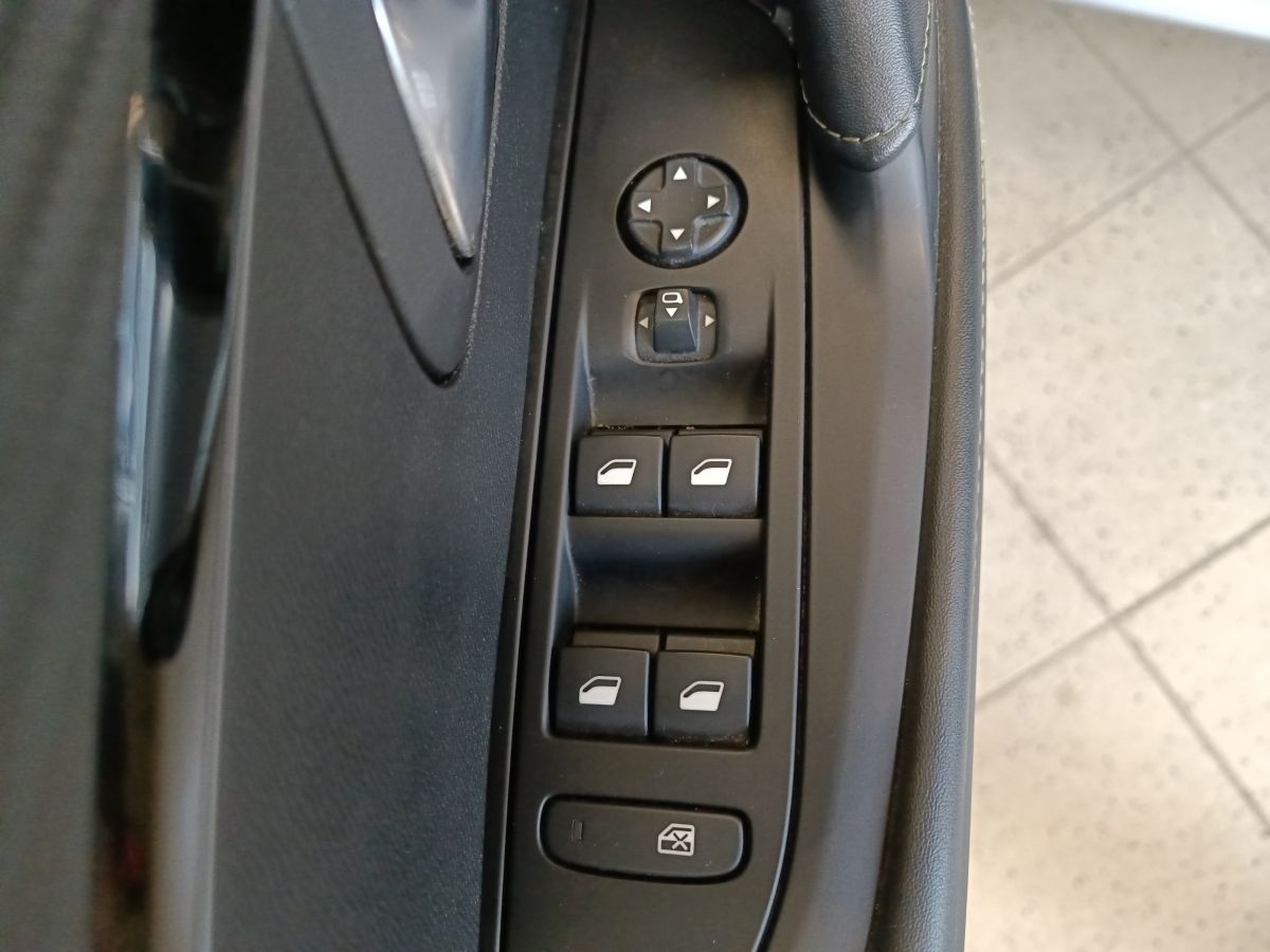 Peugeot 208 1.2 Pure Tech GT - Samsaru's Car Outlet
