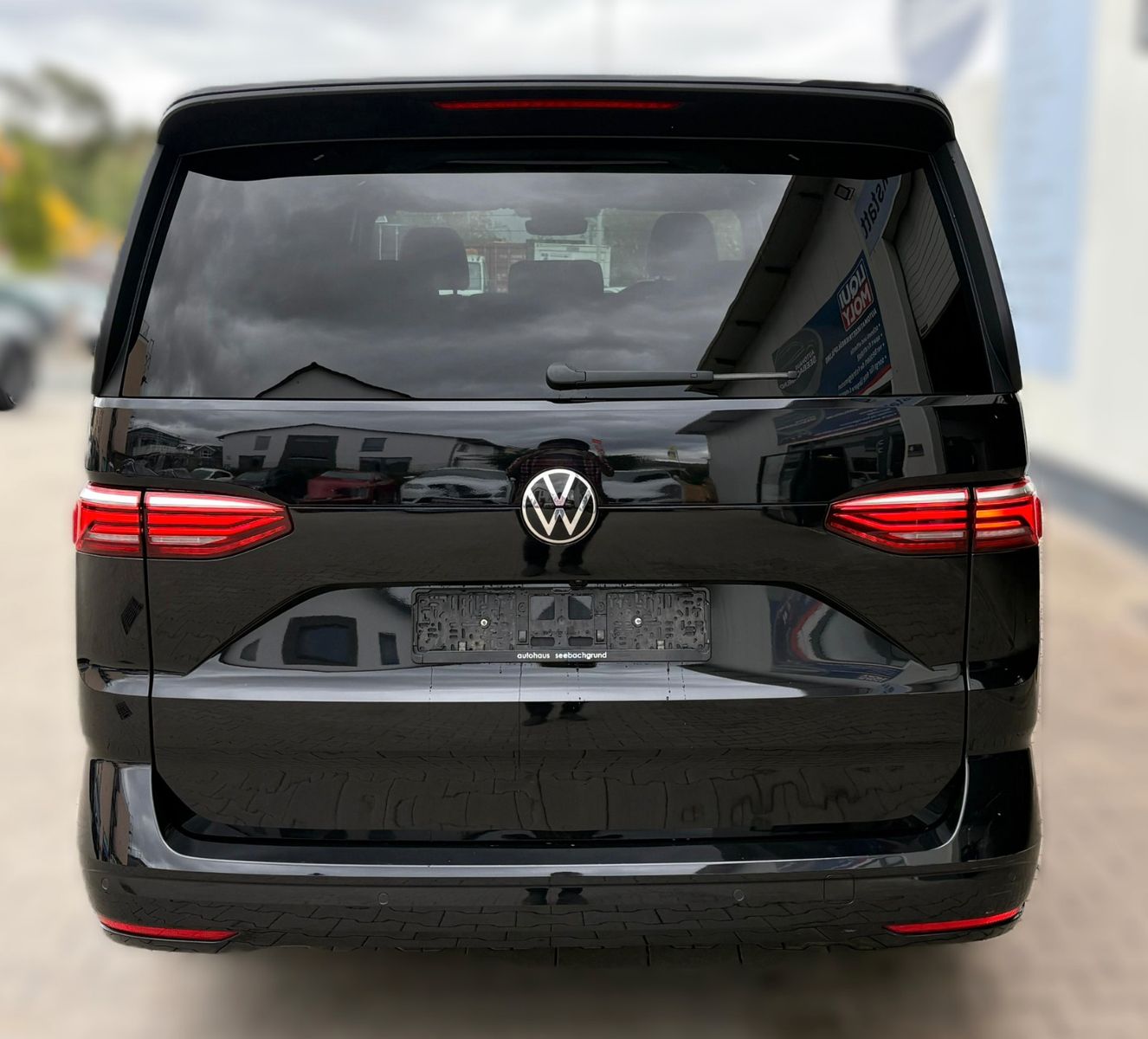 Volkswagen T7 Multivan 2.0TDI - Samsaru's Car Outlet