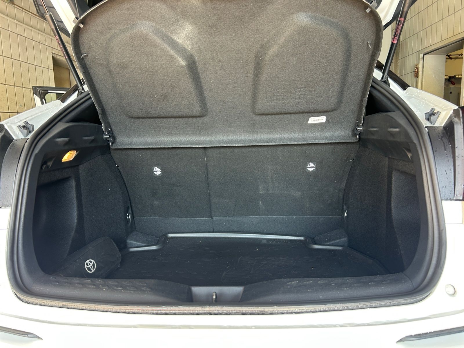 Toyota C-HR Hybrid 4x2 Flow - Samsaru's Car Outlet