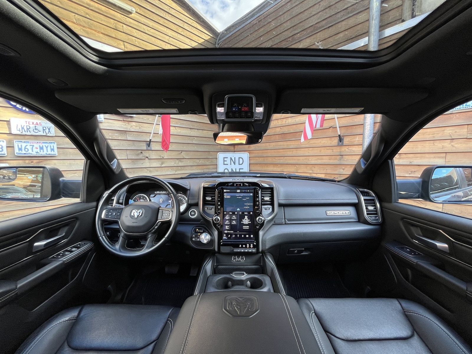 Dodge RAM 1500 SPORT 5,7L Pano 4x4 LPG 12´´ Navi AHK