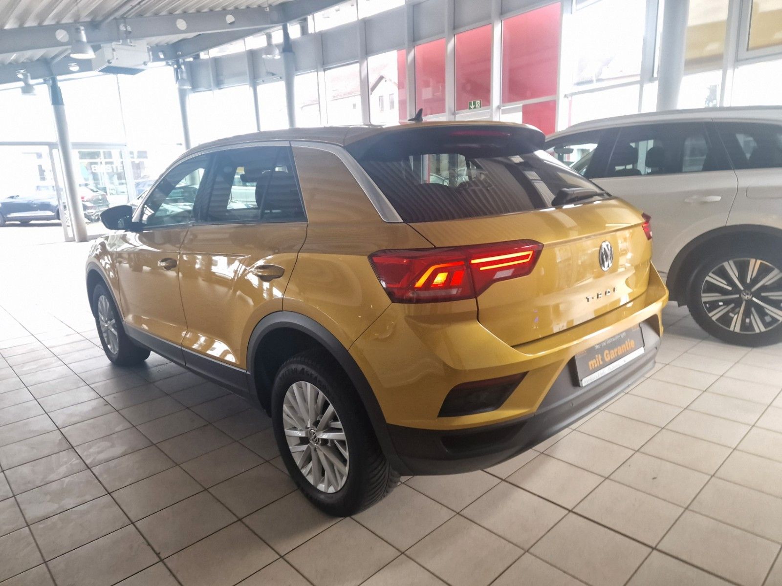 Volkswagen T-Roc Basis - Samsaru's Car Outlet