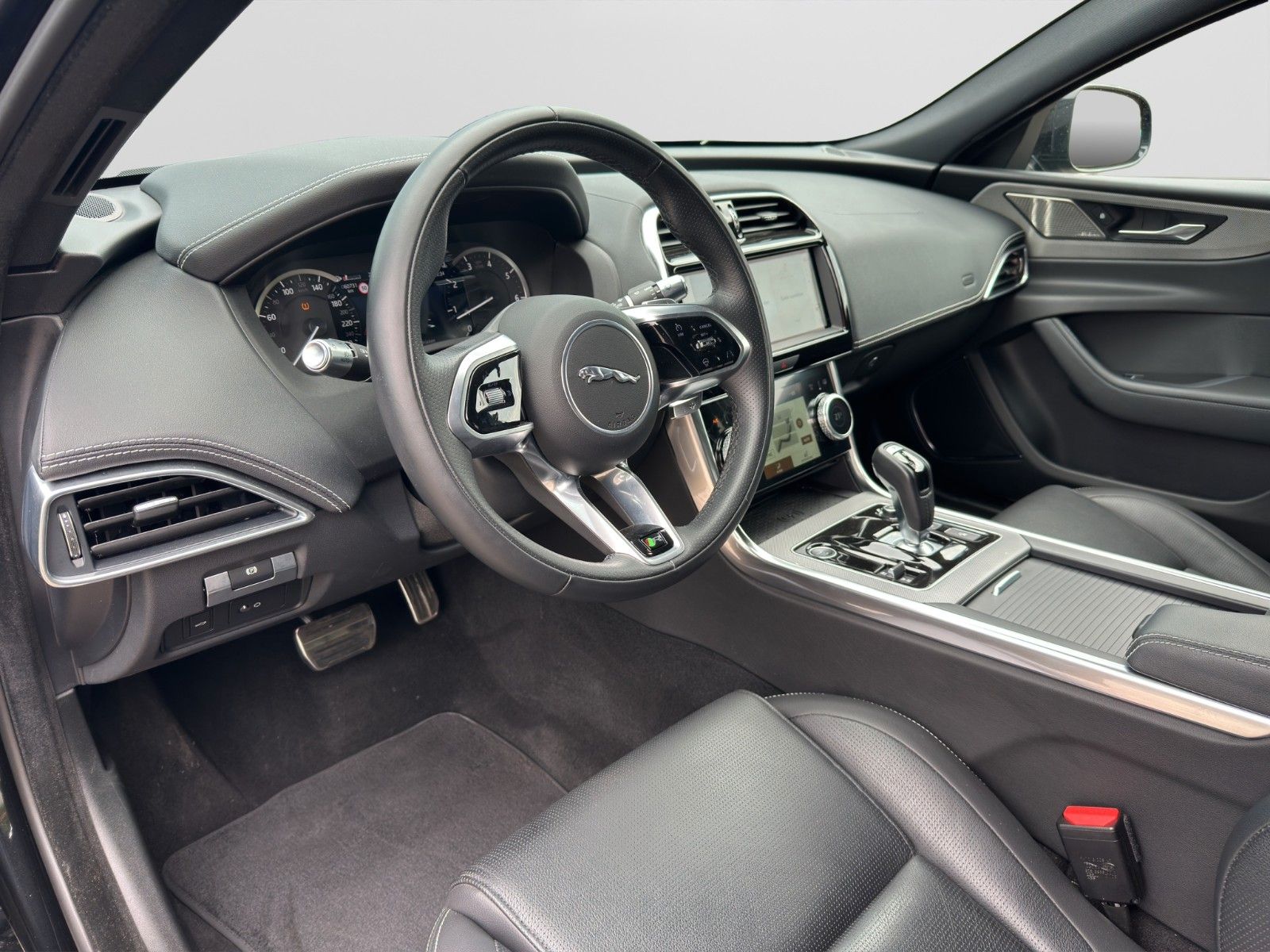 Jaguar XE P250 R-Dynamic Black|Head-Up|Meridian|360°