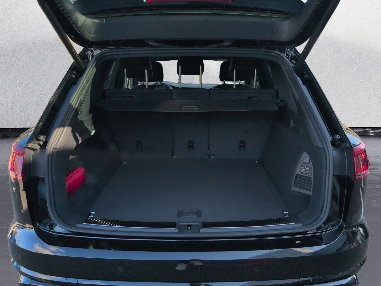 Volkswagen Touareg  R-Line 3.0TDI  4MOTION R-Line 3.0TDI 28
