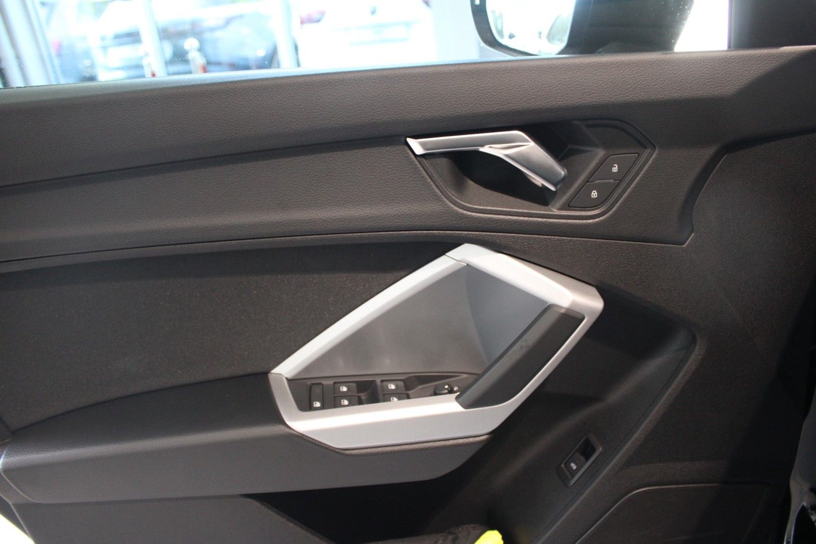 Audi Q3 40 TFSI quattro advanced - Samsaru's Car Outlet