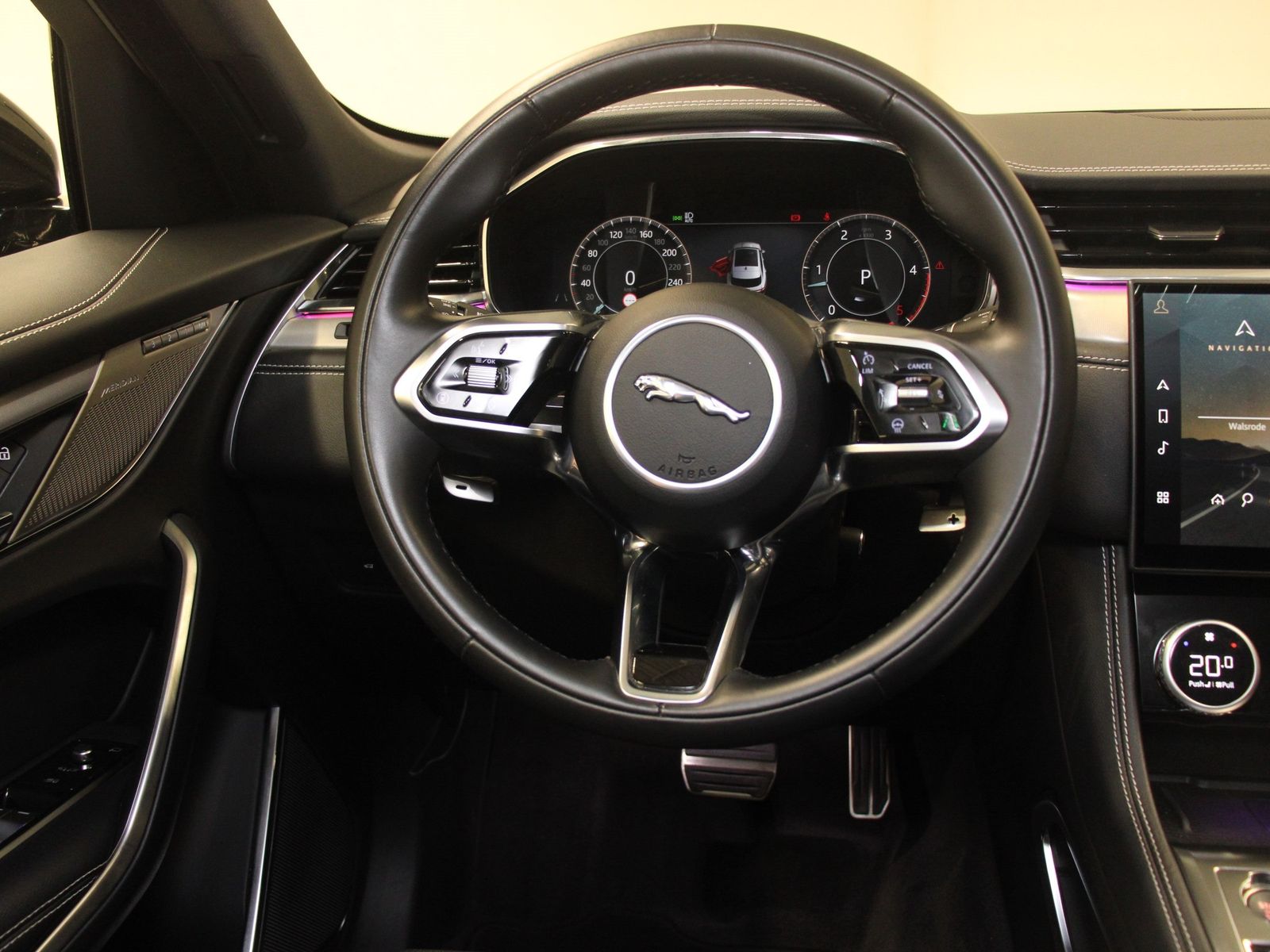 Jaguar F-Pace D300 R-Dynamic SE AWD 90th Anniversary Ed
