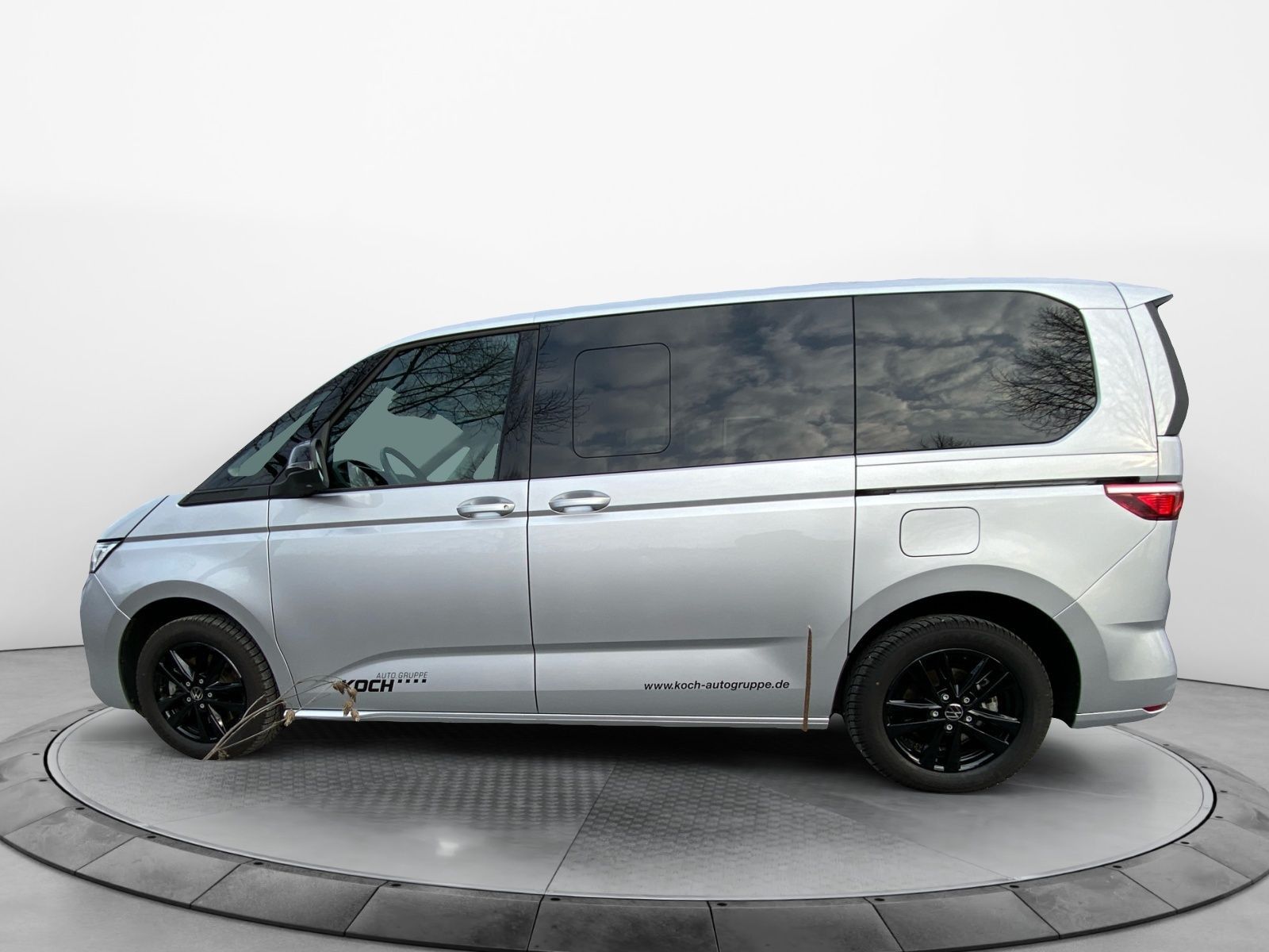 Volkswagen T7 Multivan eHybrid - Samsaru's Car Outlet