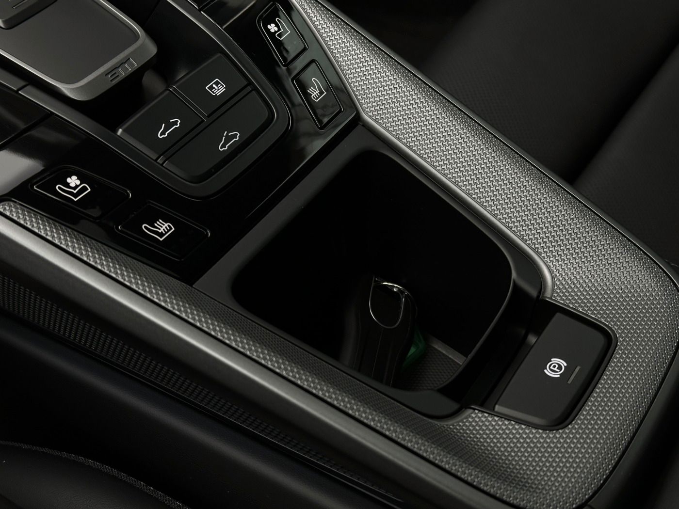 Porsche 992 911 Carrera 4S Lift Matrix BOSE InnoDrive