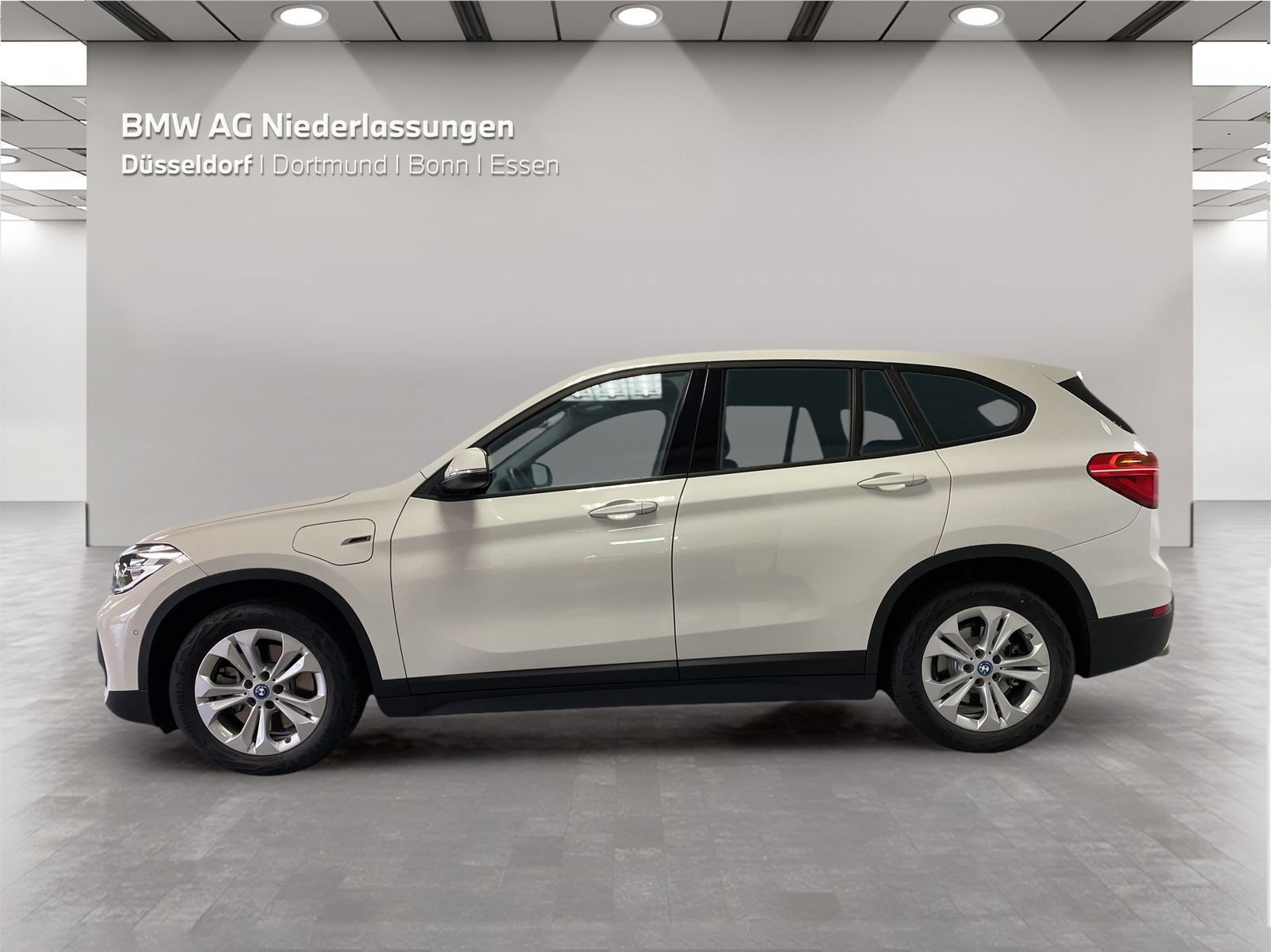 BMW X1 xDrive25e - Samsaru's Car Outlet