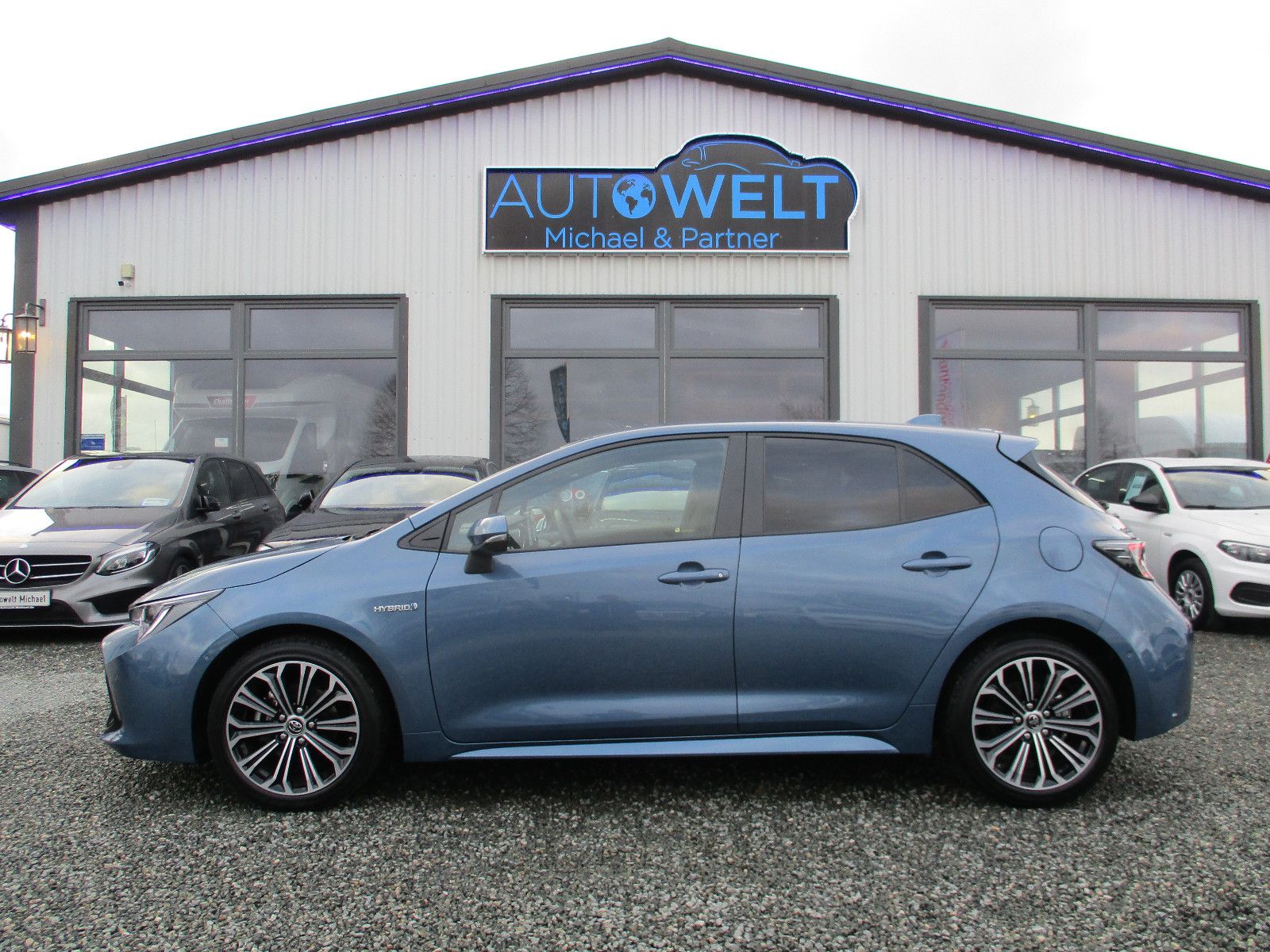 Toyota Corolla Hybrid 1.8 Club - Samsaru's Car Outlet