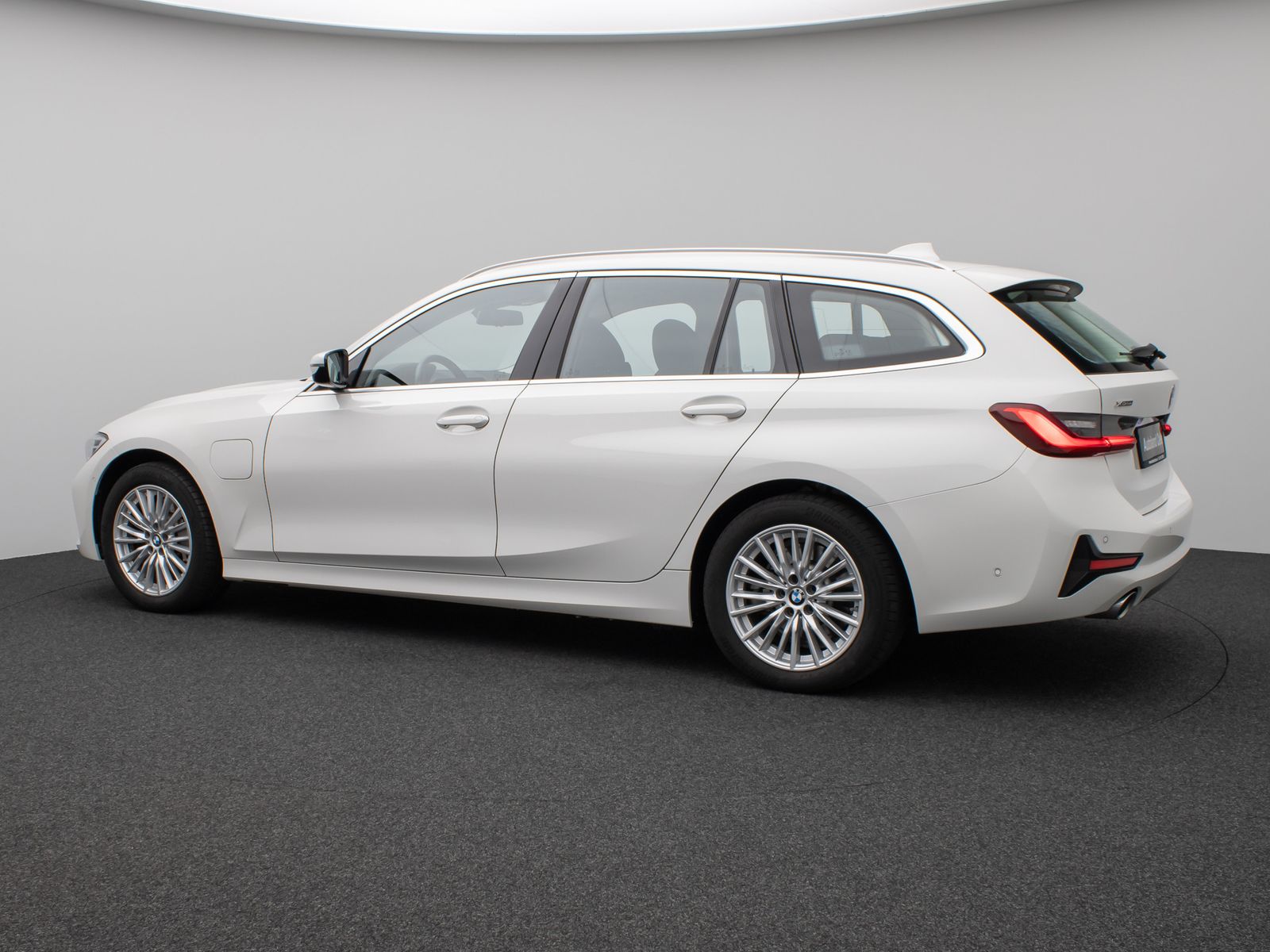 BMW 330e xD Sport Line - Samsaru's Car Outlet