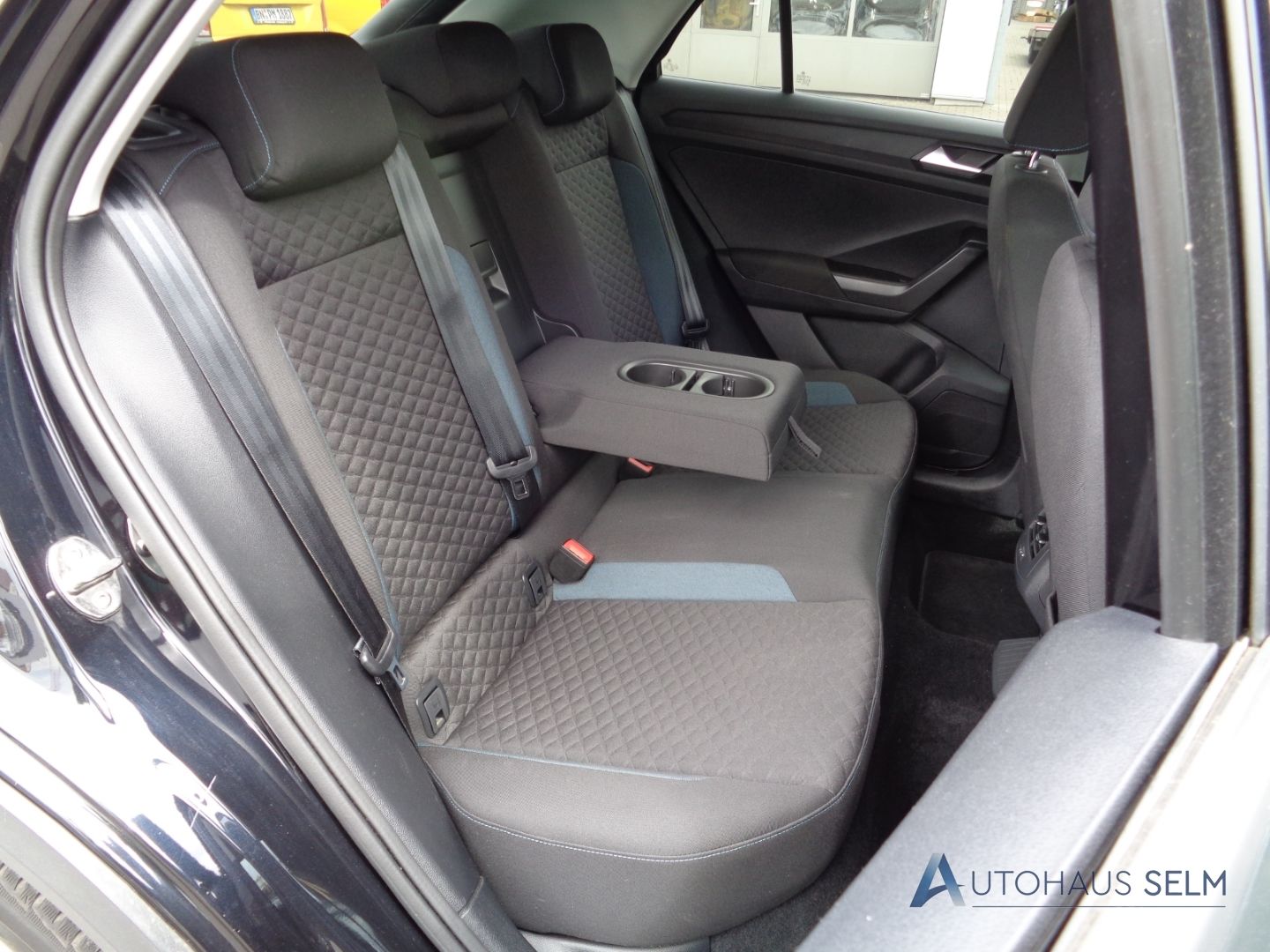 Volkswagen T-Roc 1.6 TDI IQ.DRIVE - Samsaru's Car Outlet