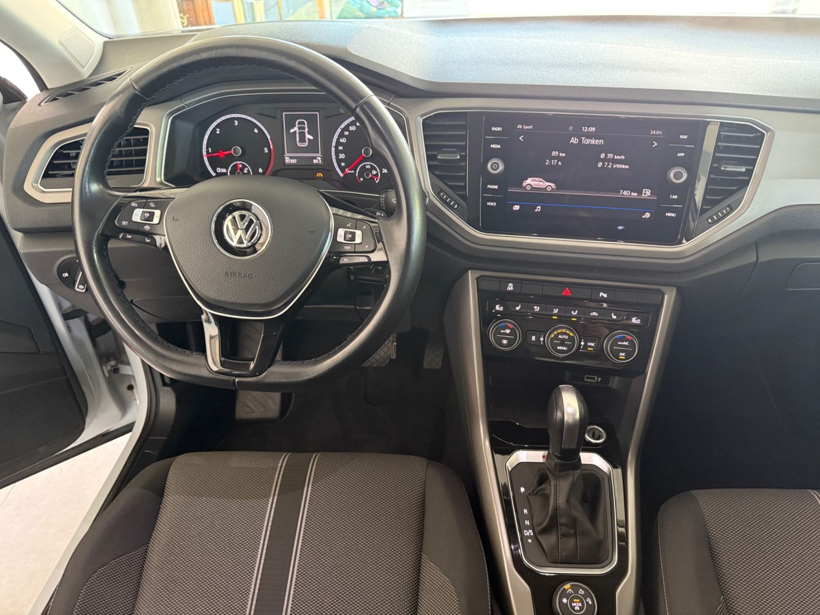 Volkswagen T-Roc Style 4Motion - Samsaru's Car Outlet