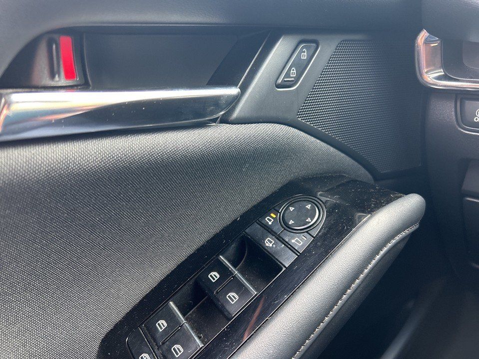 Mazda 3 2.0l "Selection" "NAVI" M Hybrid